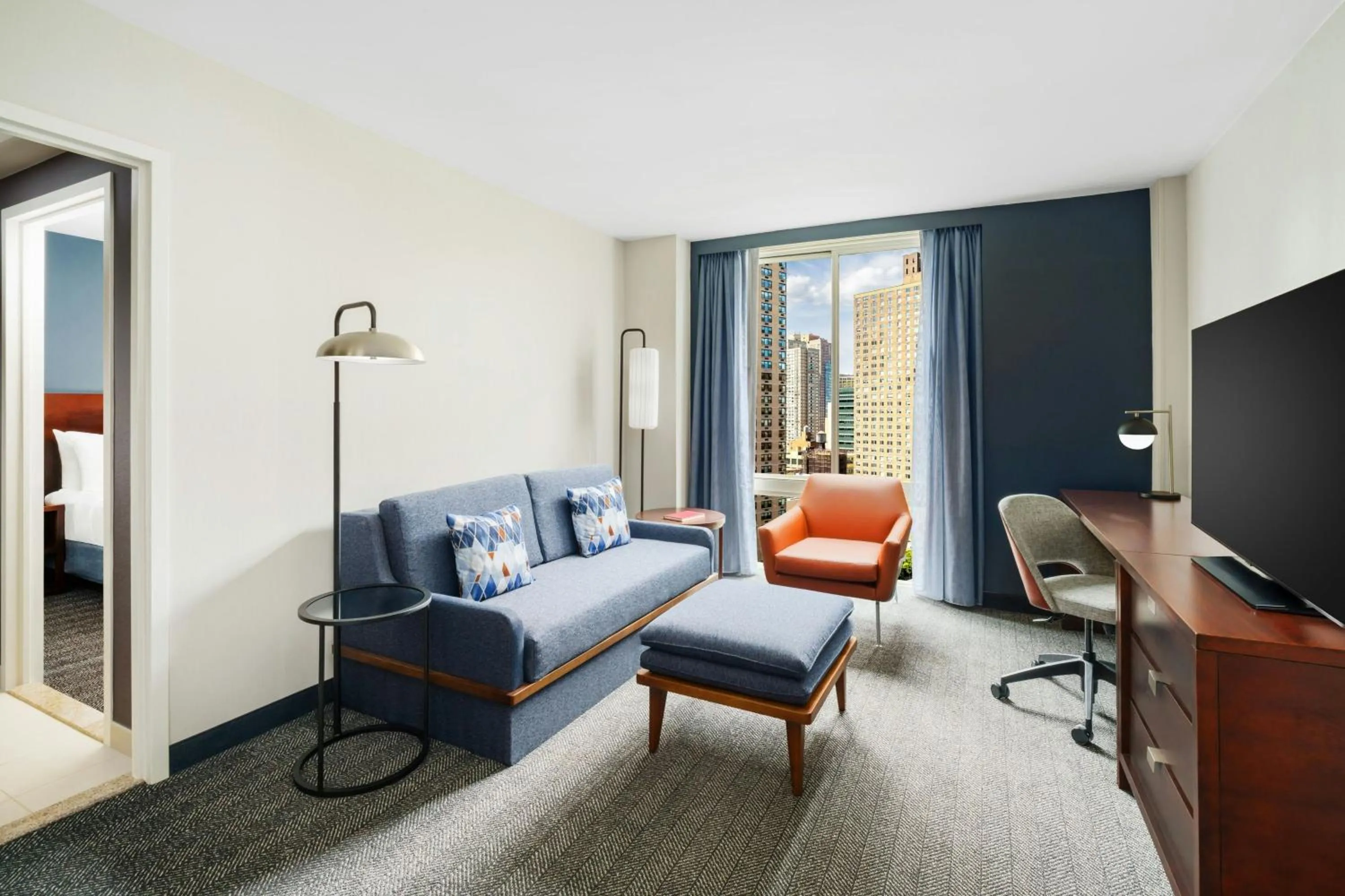 Living room in Courtyard by Marriott New York Manhattan Upper East Side