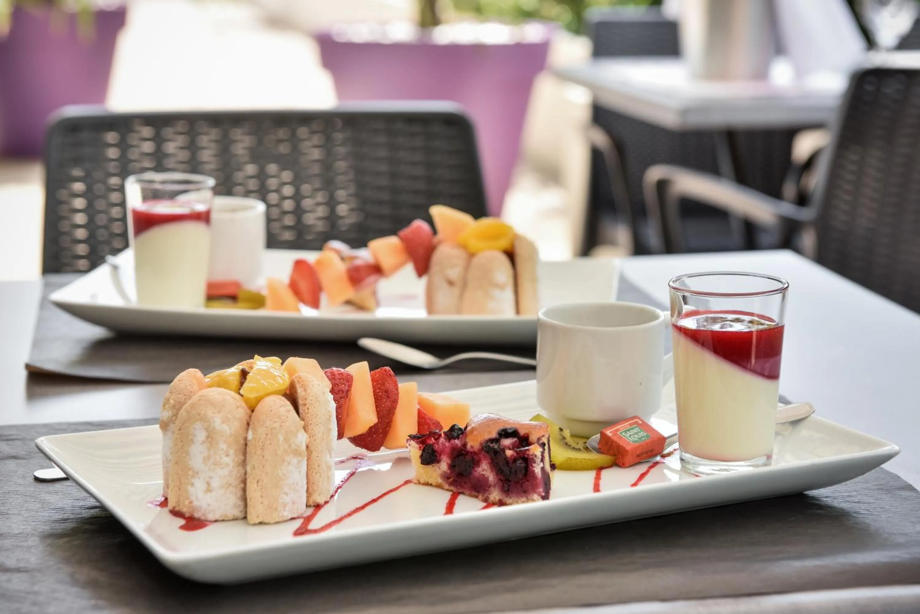 Food and drinks in Kyriad Saint-Etienne Centre