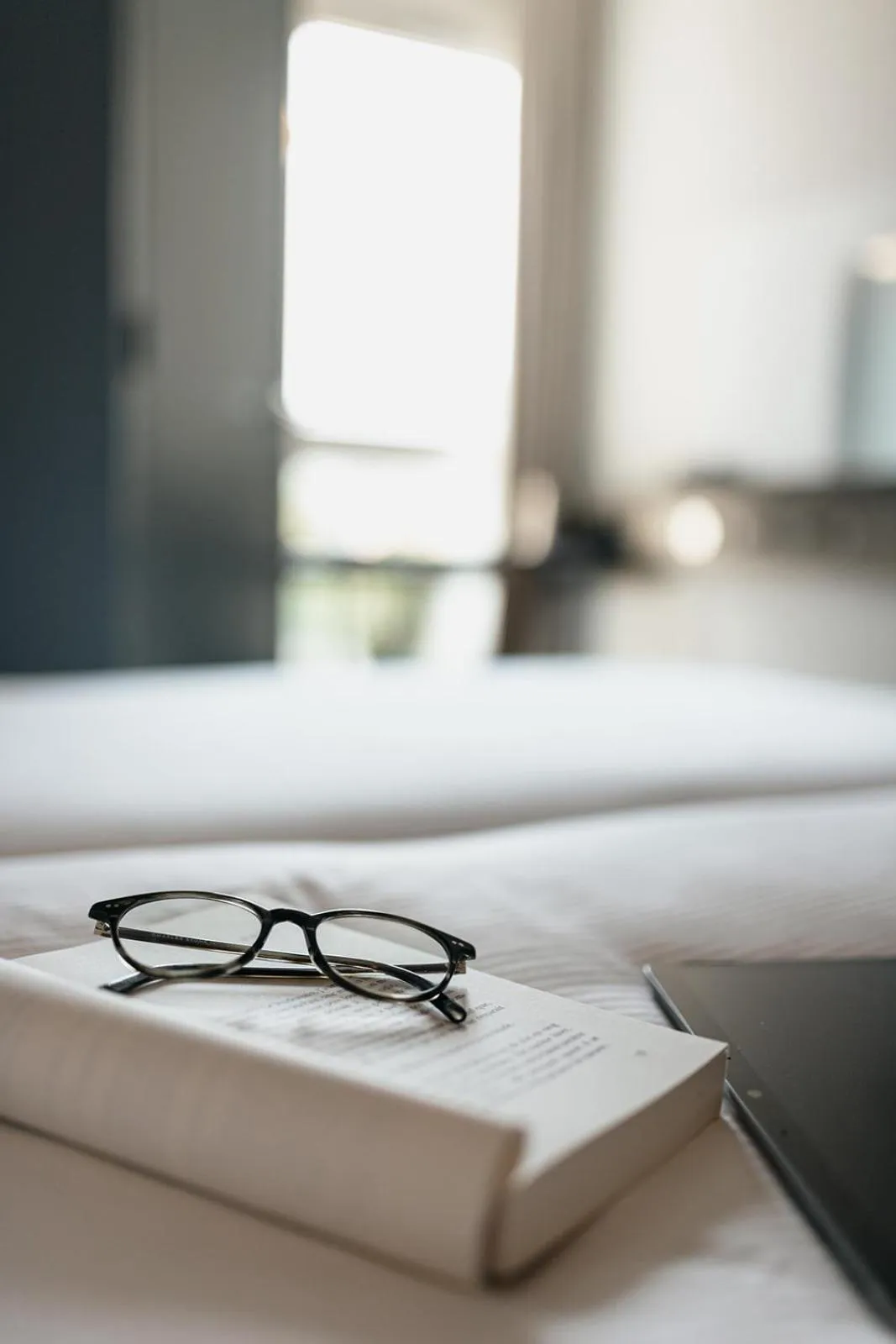 Quiet street view, Bed in Kyriad Metz Centre - Restaurant Moze