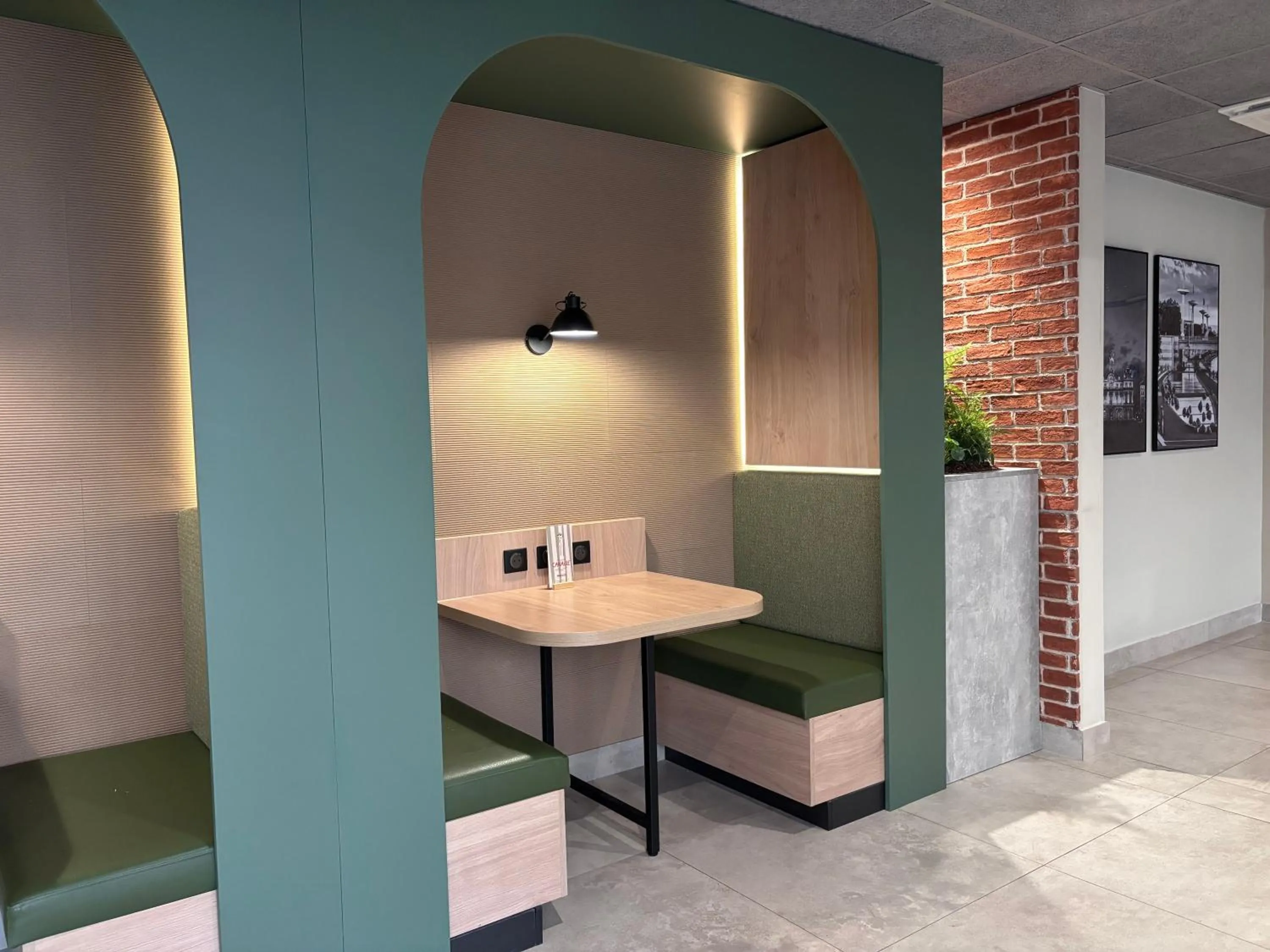 Seating area in Campanile PRIME Lyon Centre Gare Part-Dieu