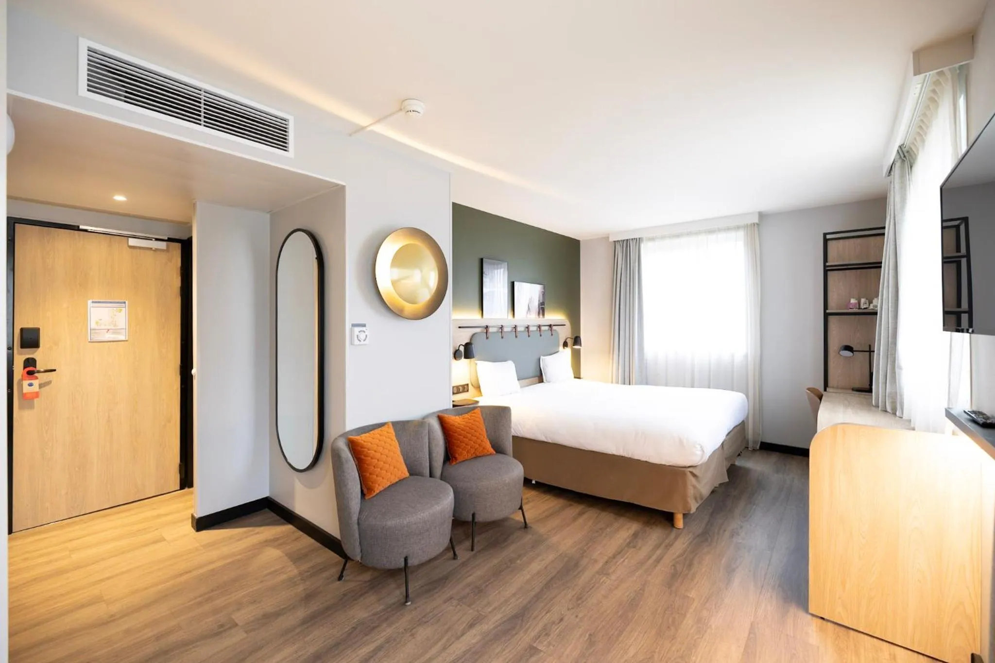 Bedroom, Bed in Campanile PRIME Lyon Centre Gare Part-Dieu