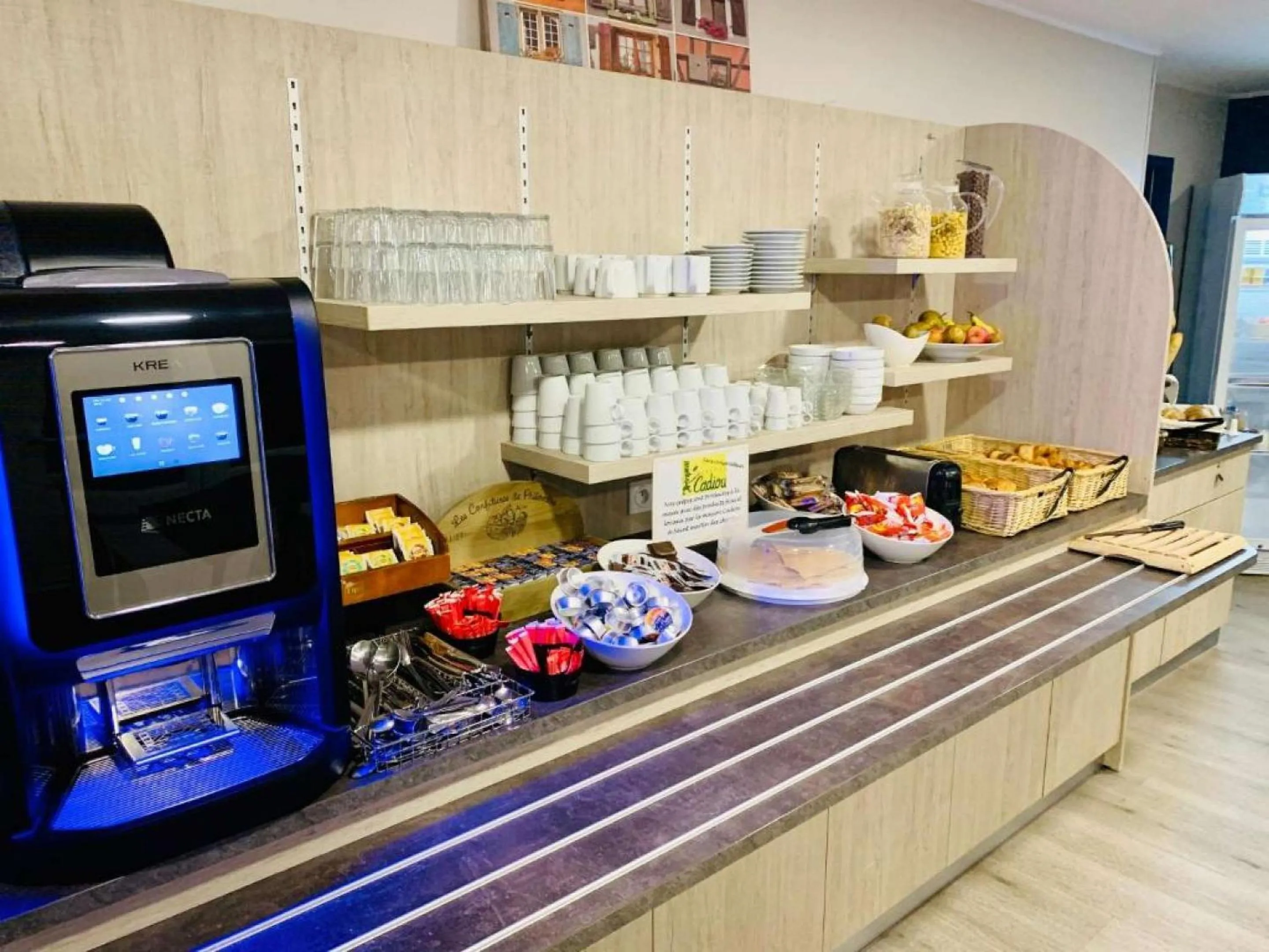 Breakfast in BRIT HOTEL Confort MORLAIX