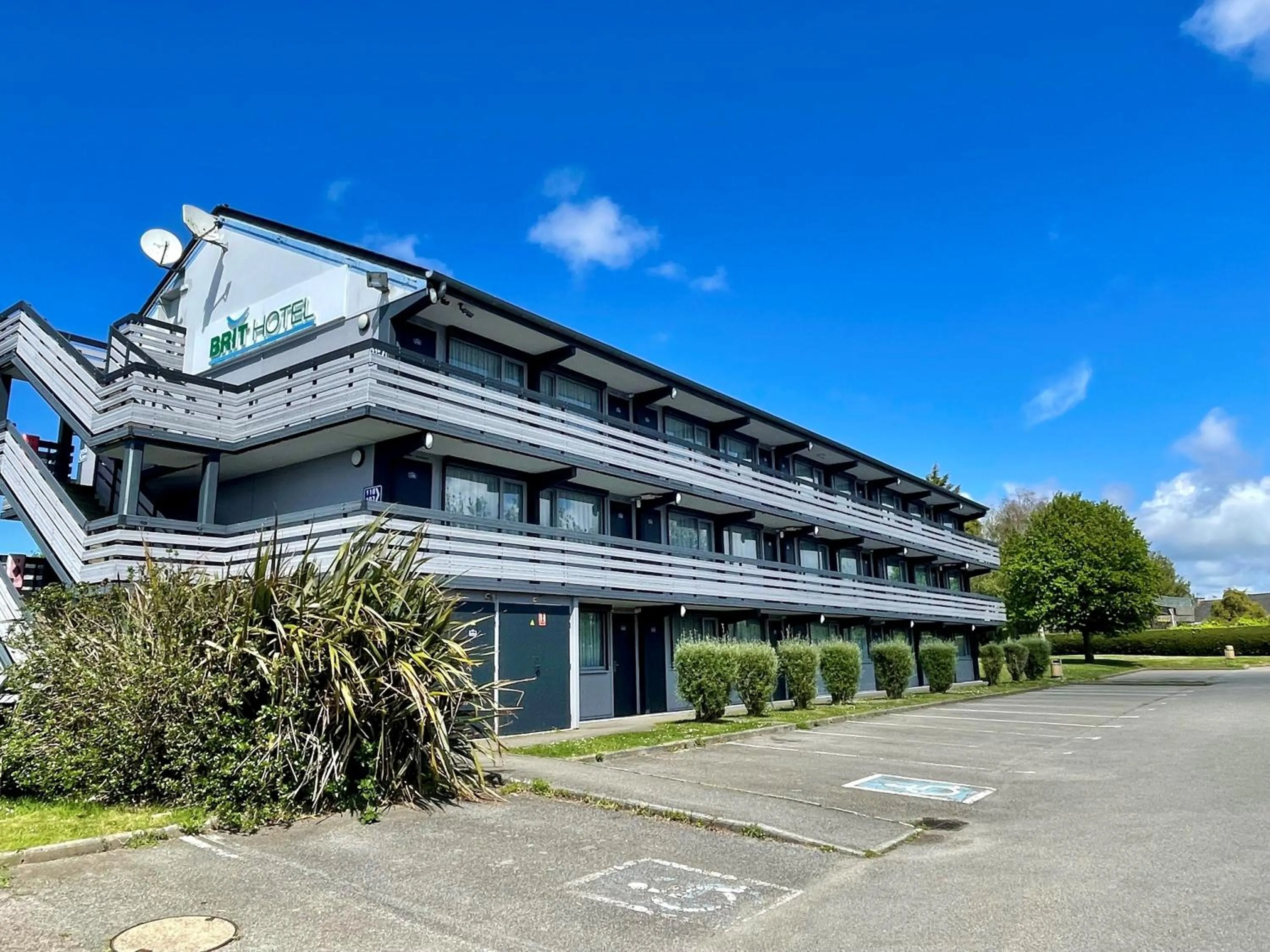 Property building in BRIT HOTEL Confort MORLAIX