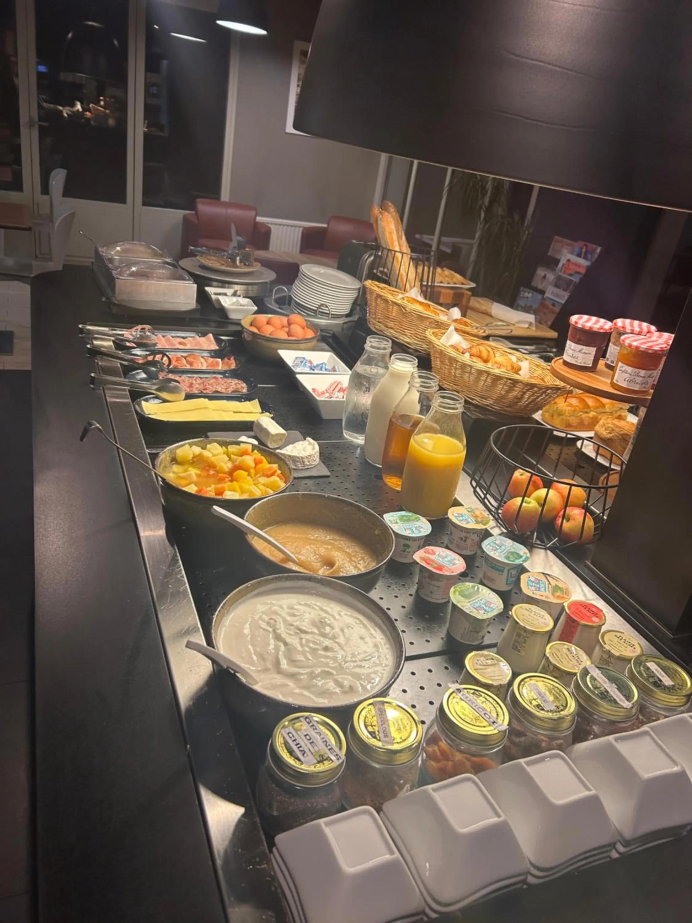 Buffet breakfast in Campanile Conflans-Sainte-Honorine