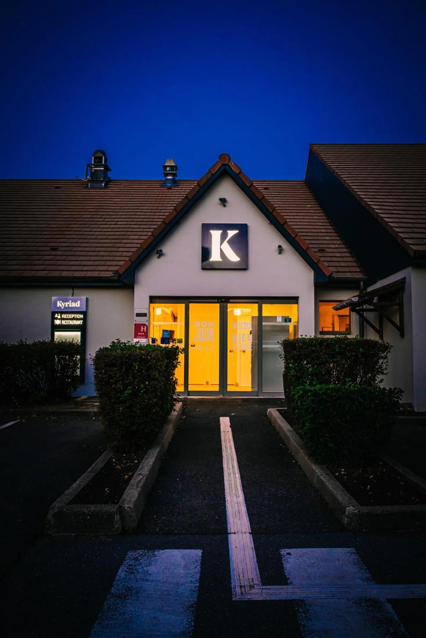 Property building in Kyriad Villeneuve Saint Georges - Hôtel rénové