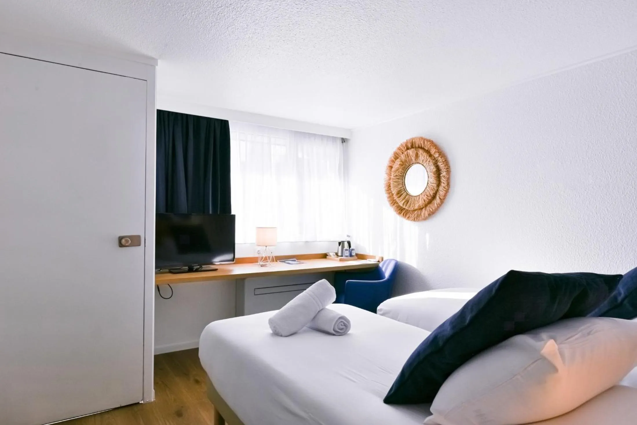 Bedroom, Bed in Kyriad Villeneuve Saint Georges - Hôtel rénové