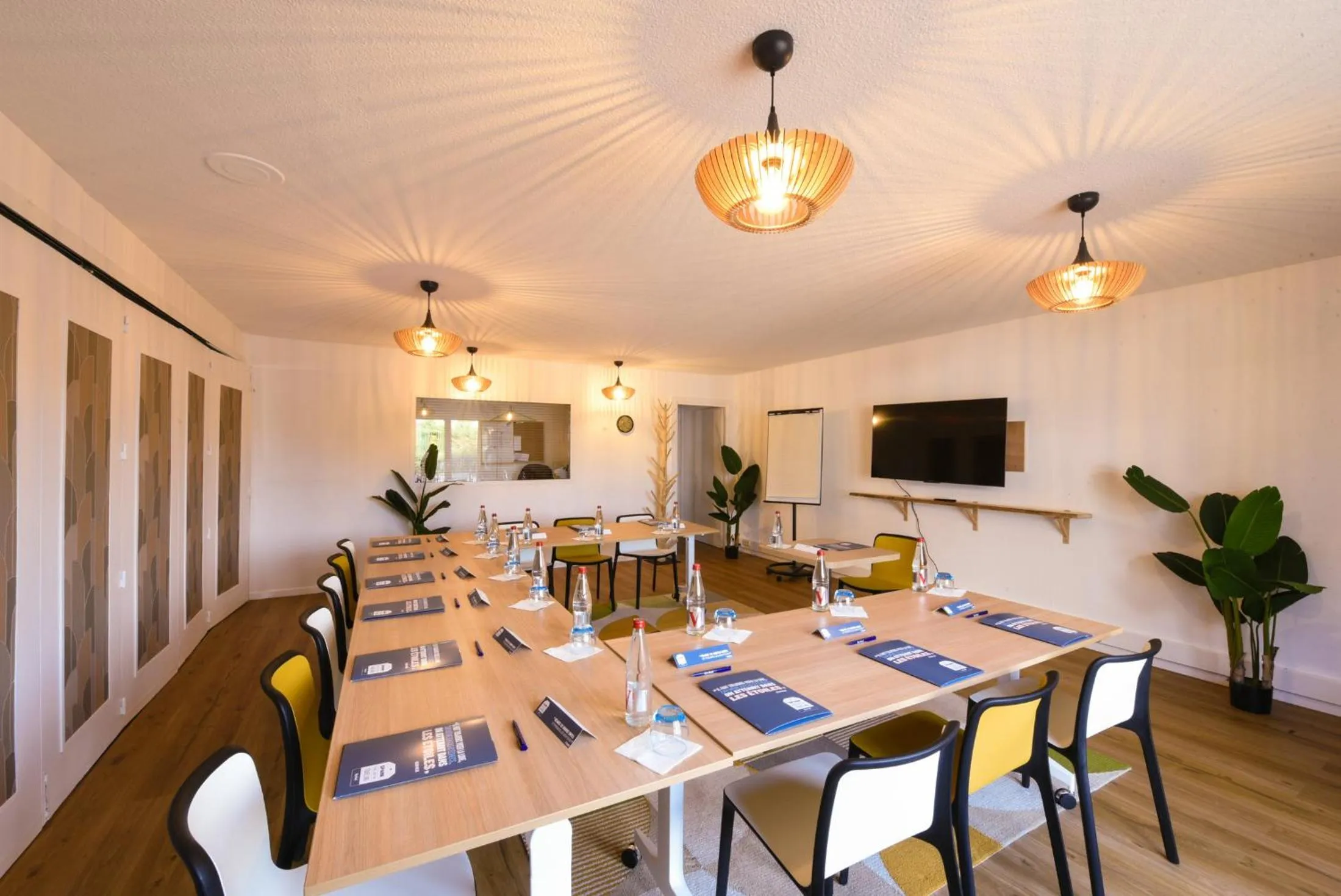 Meeting/conference room in Kyriad Villeneuve Saint Georges - Hôtel rénové