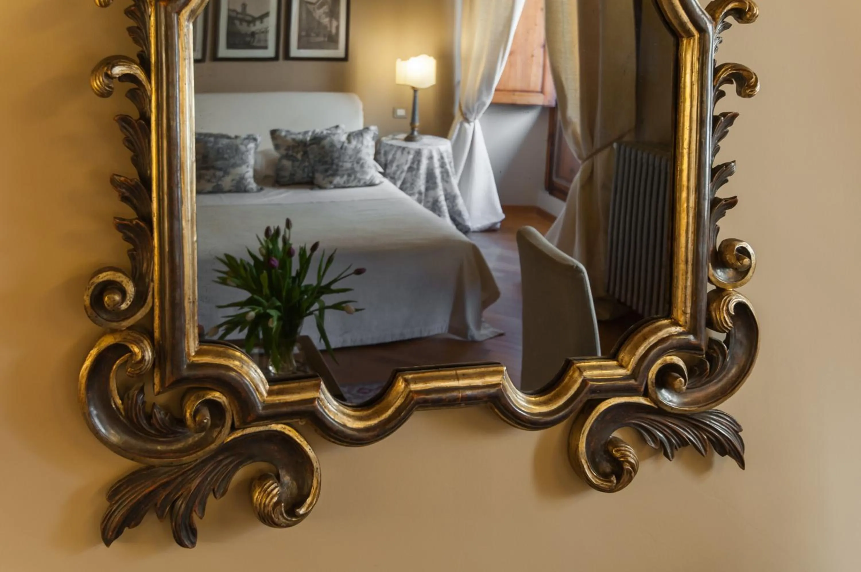 Decorative detail, Bed in Capri Moon Guest House