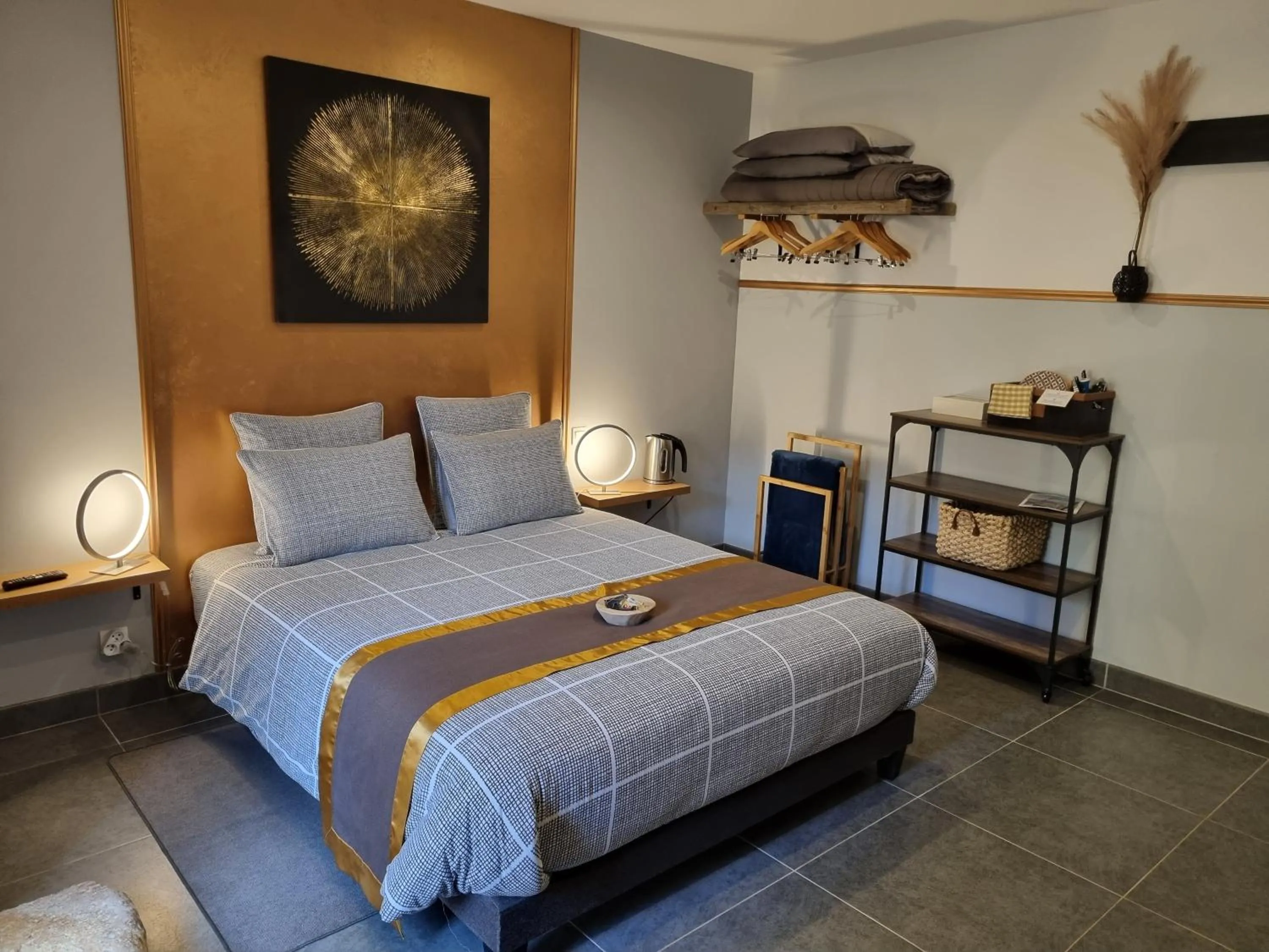 Photo of the whole room, Bed in Le Clos de la Canéda