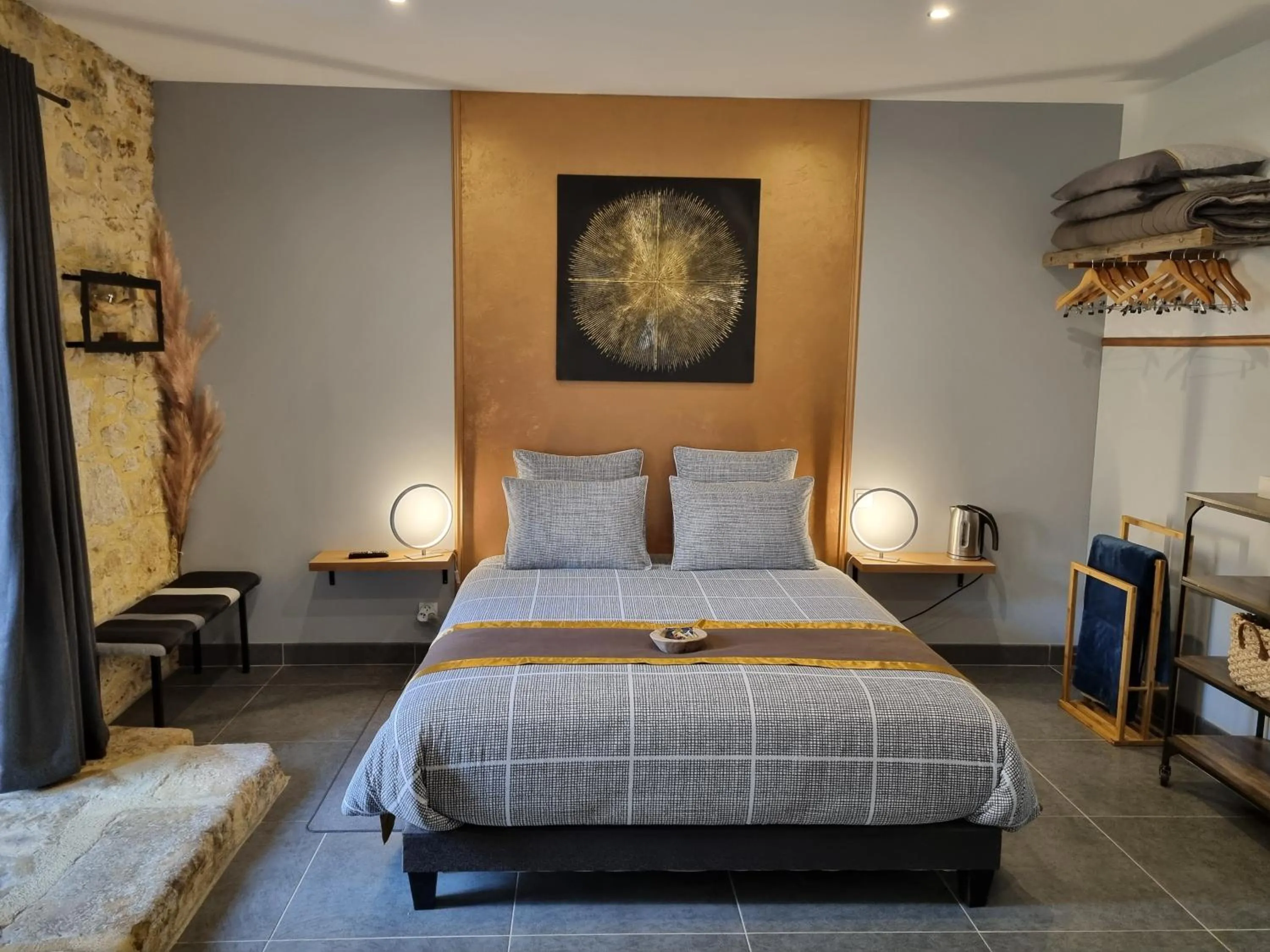 Photo of the whole room, Bed in Le Clos de la Canéda