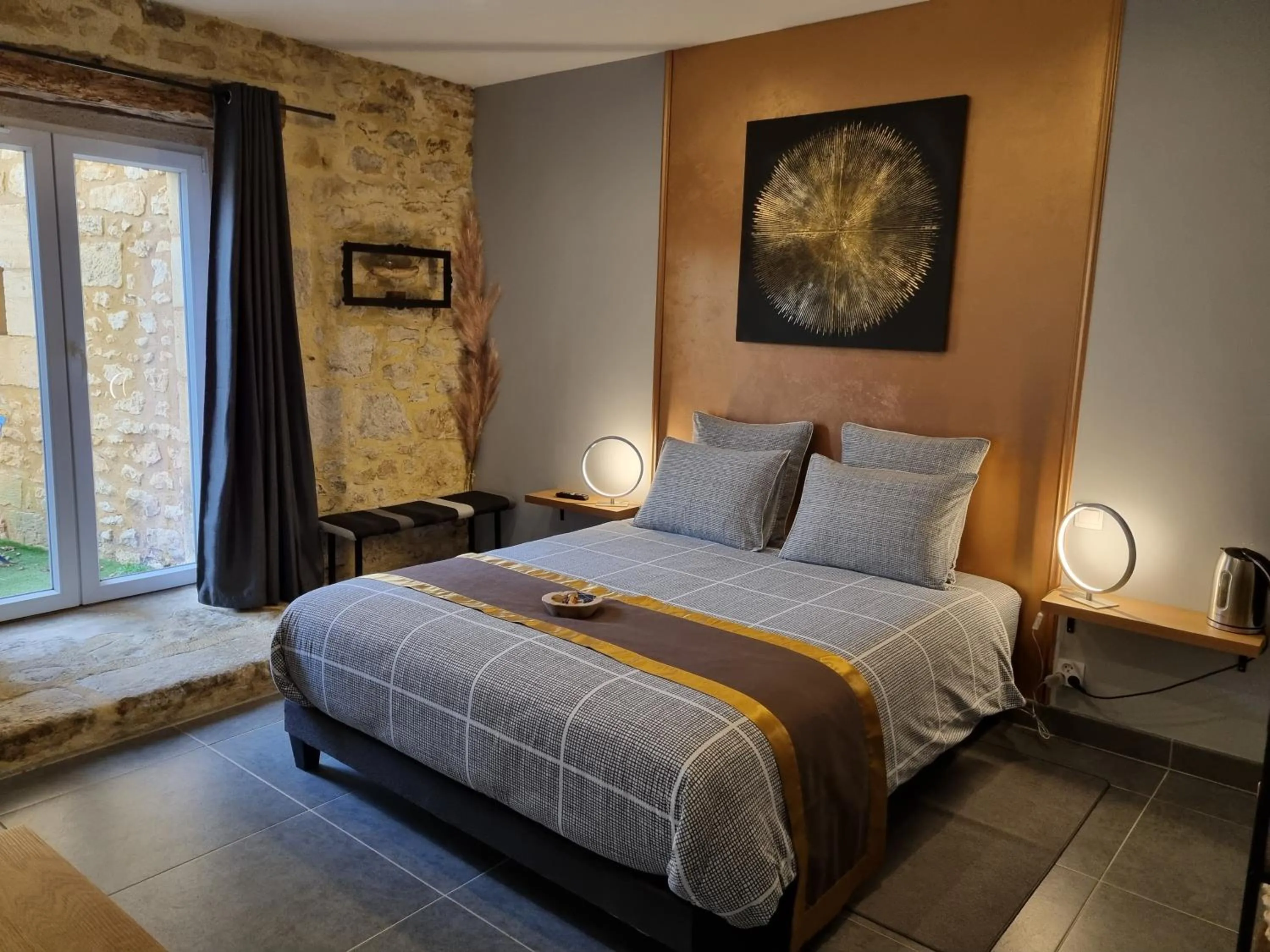 Photo of the whole room, Bed in Le Clos de la Canéda