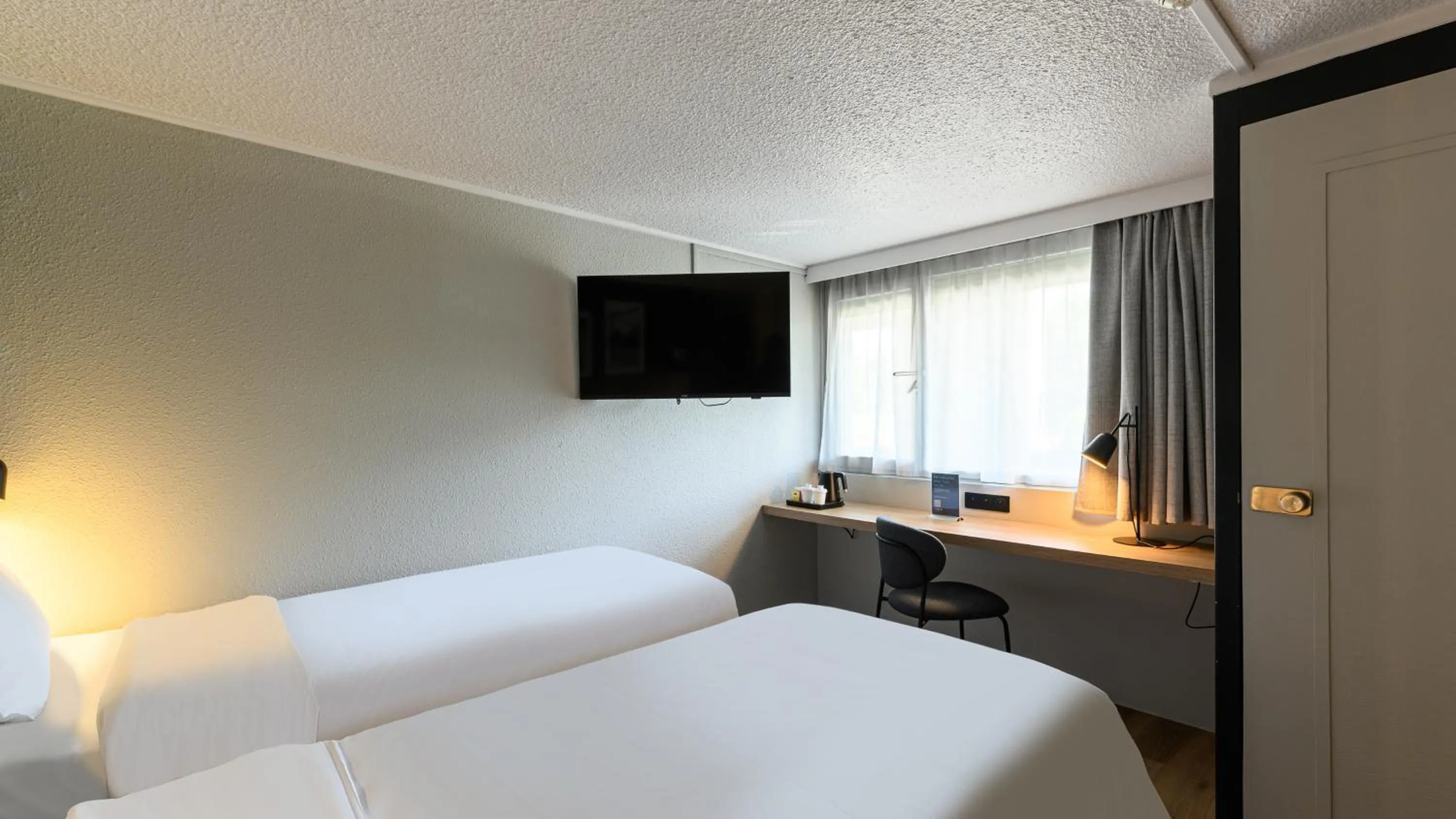 Bedroom, Bed in Campanile Marne-La-Vallée - Torcy