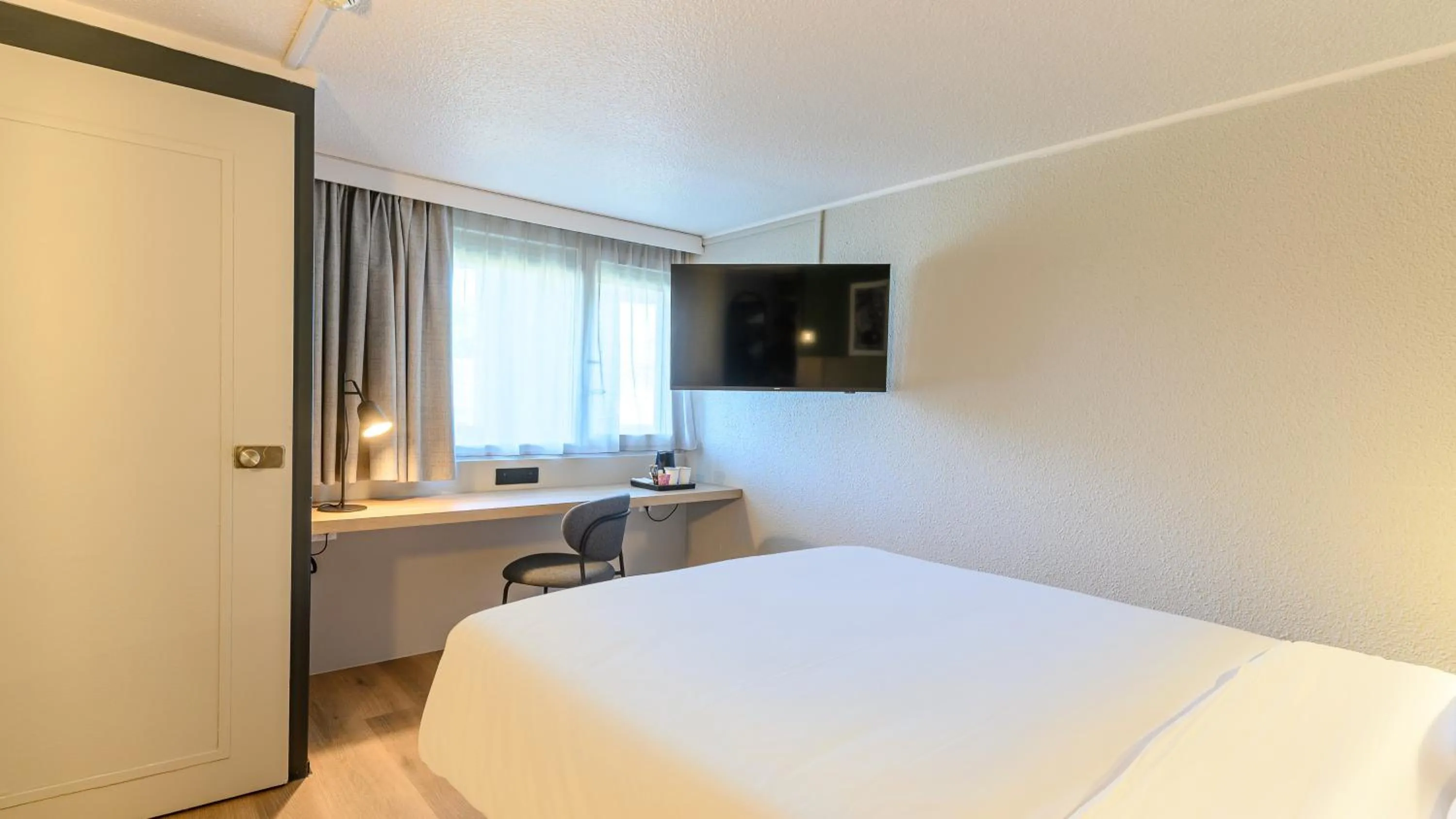 Bedroom, Bed in Campanile Marne-La-Vallée - Torcy