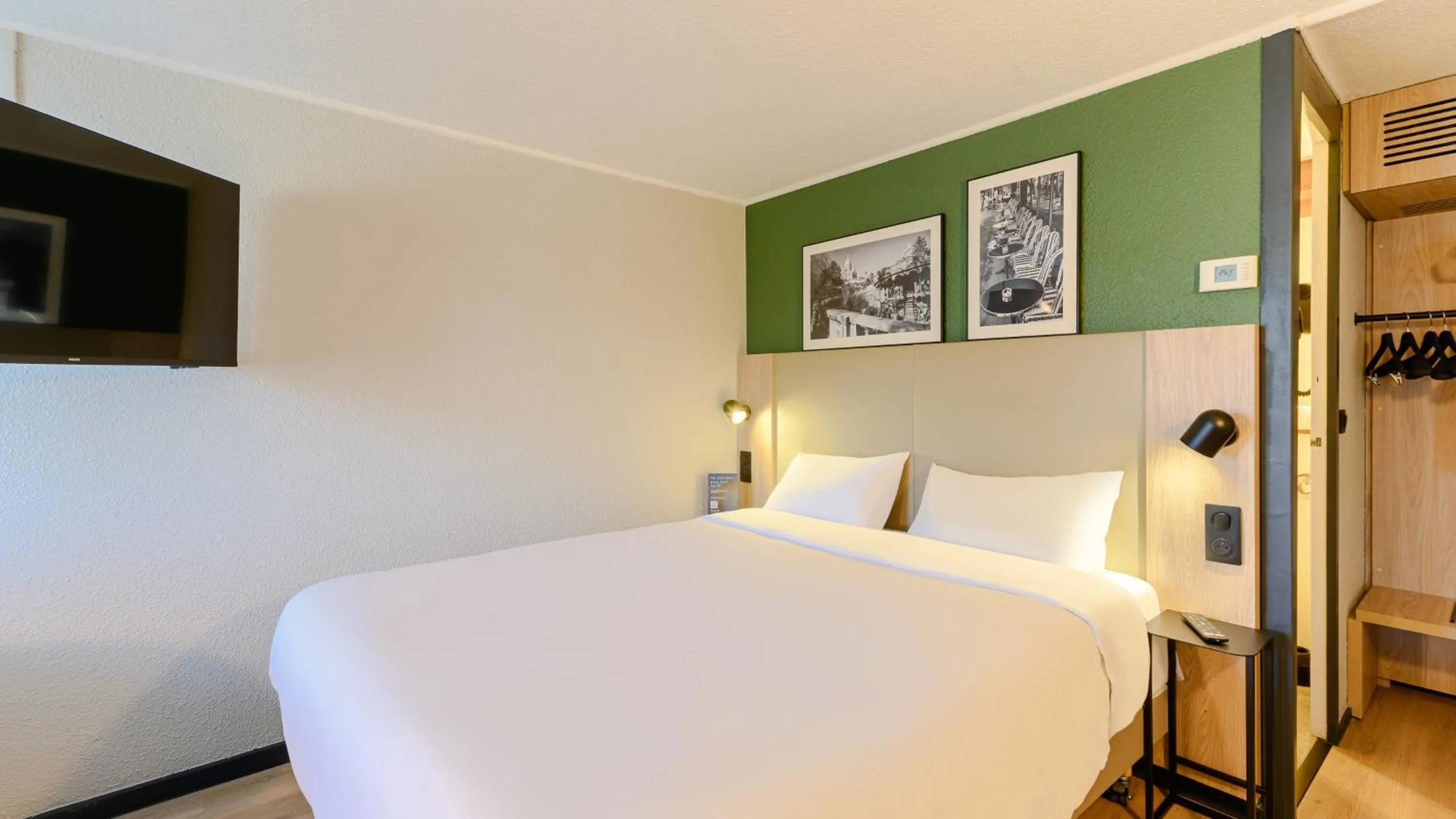 Bedroom, Bed in Campanile Marne-La-Vallée - Torcy