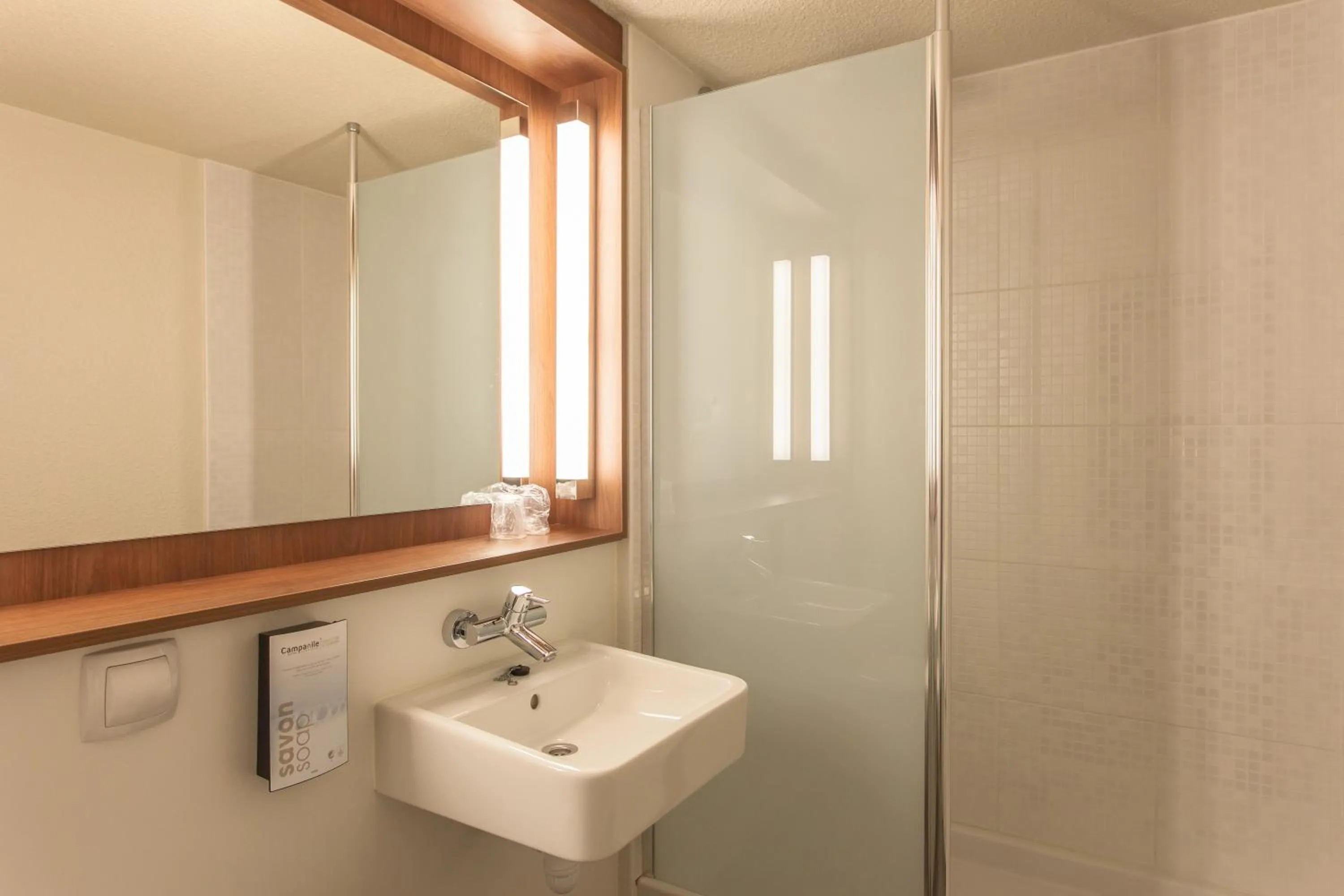 Bathroom in Campanile Poitiers