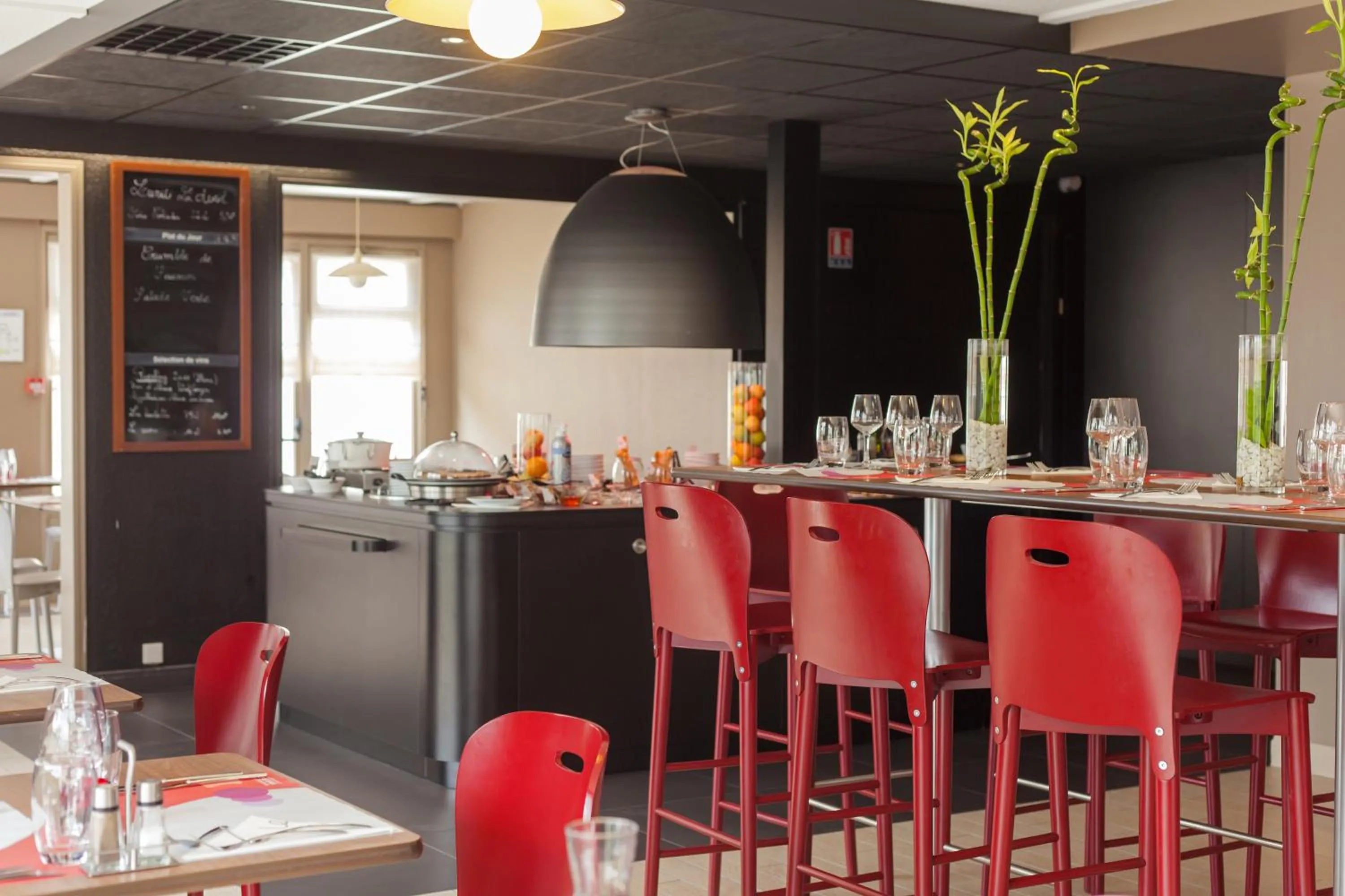 Restaurant/places to eat in Campanile Poitiers