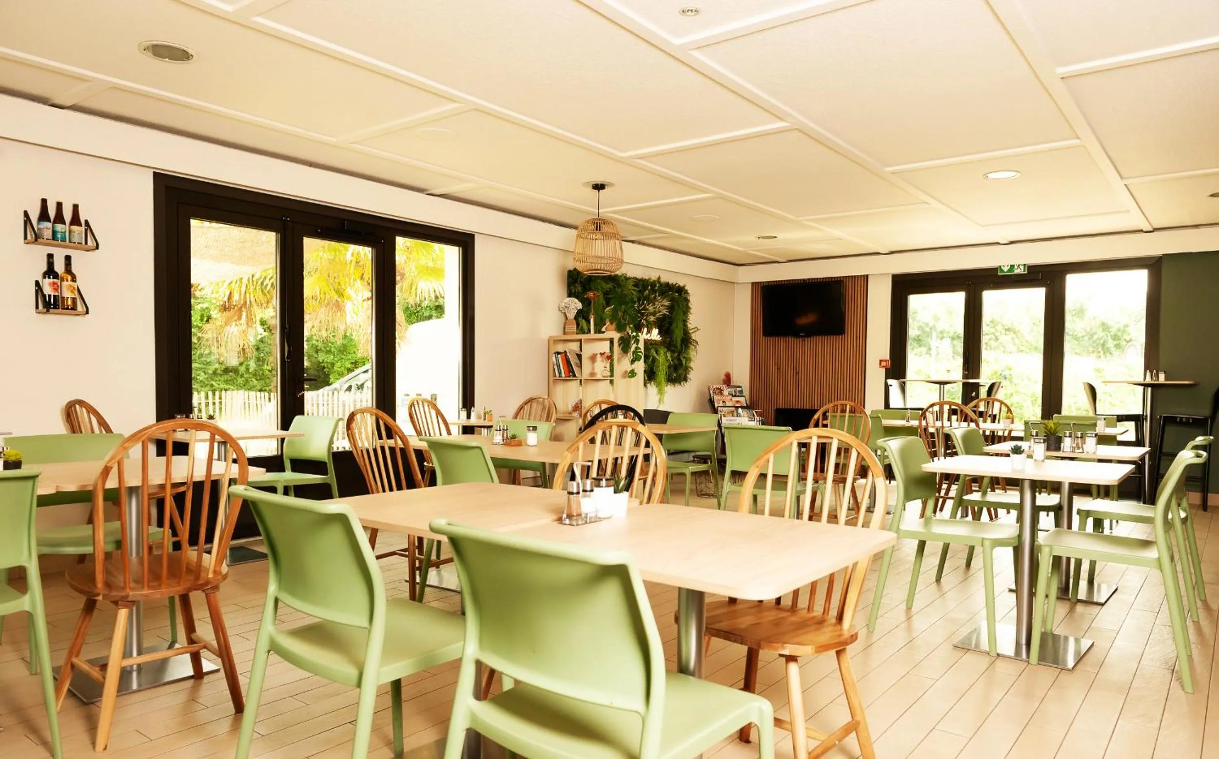 Restaurant/places to eat in Campanile La Rochelle Nord - Puilboreau Chagnolet