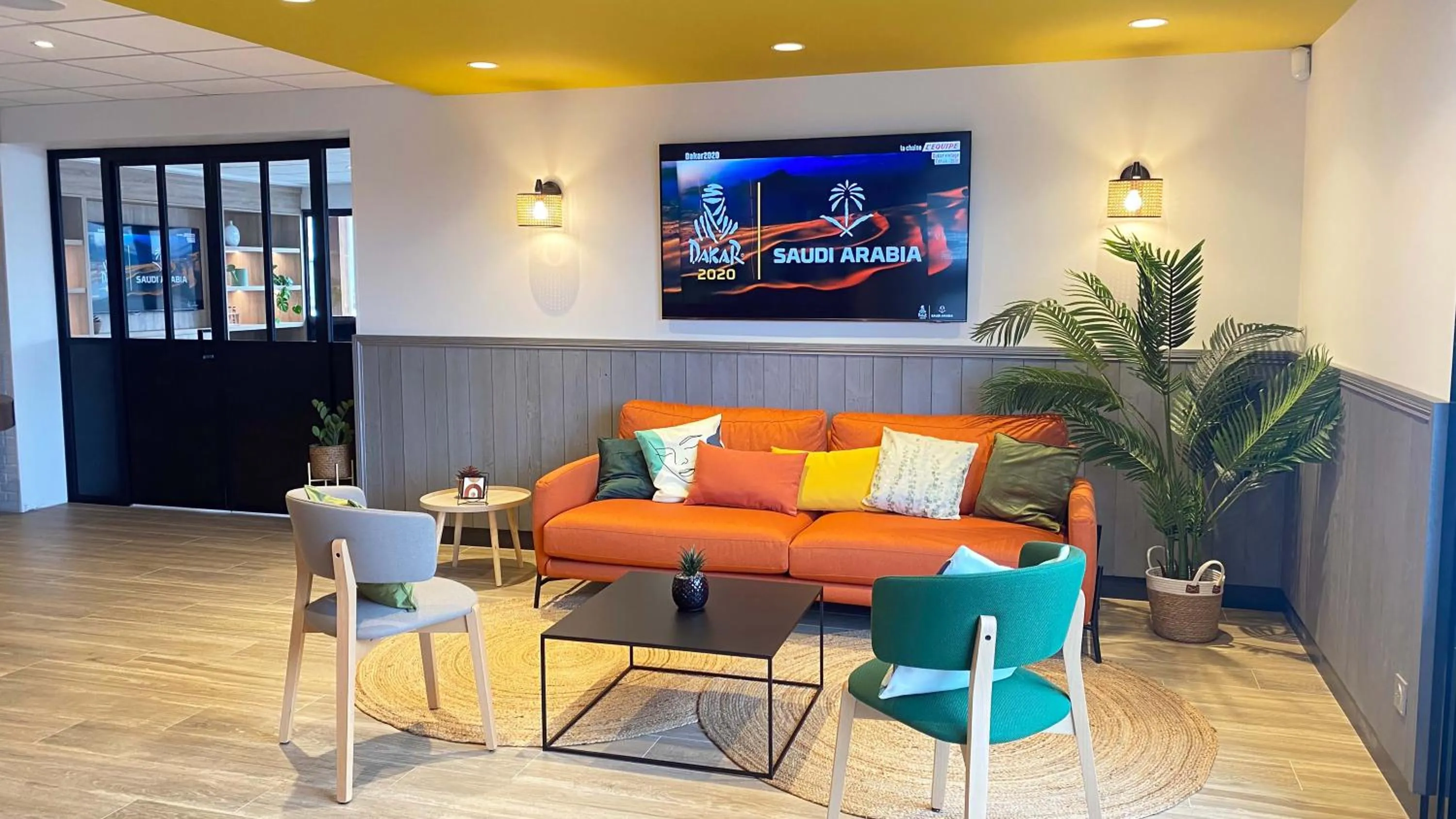 Communal lounge/ TV room in Campanile Saint-Étienne Nord La Terrasse