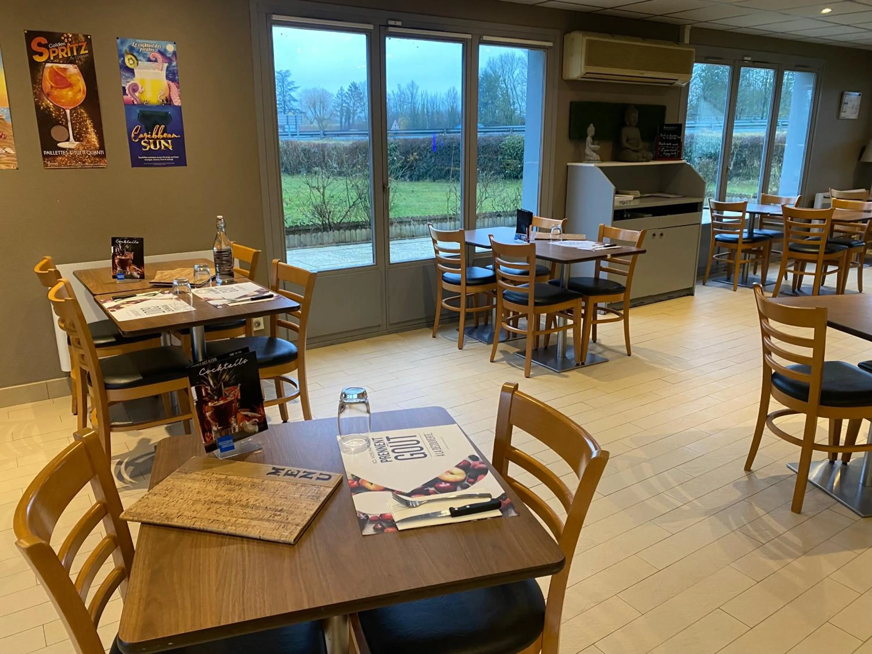 Restaurant/places to eat in Kyriad SEDAN