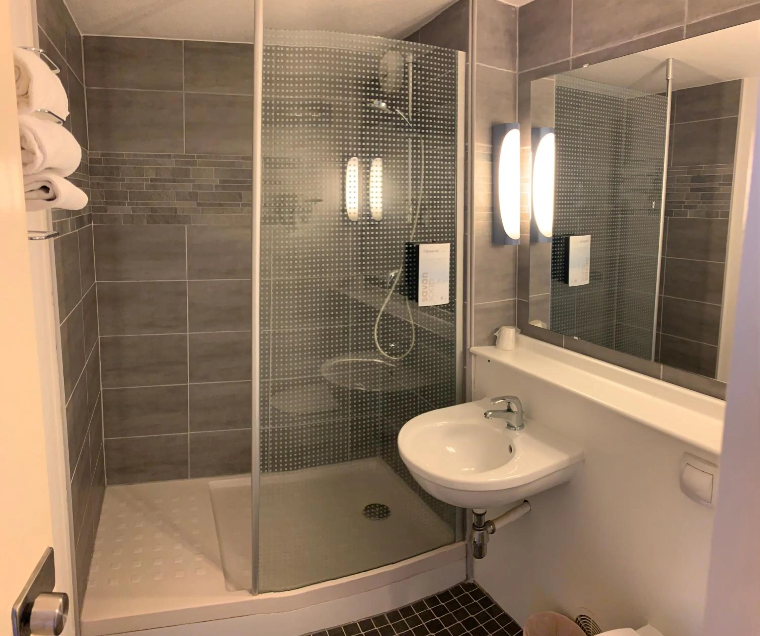 Toilet in Kyriad SEDAN