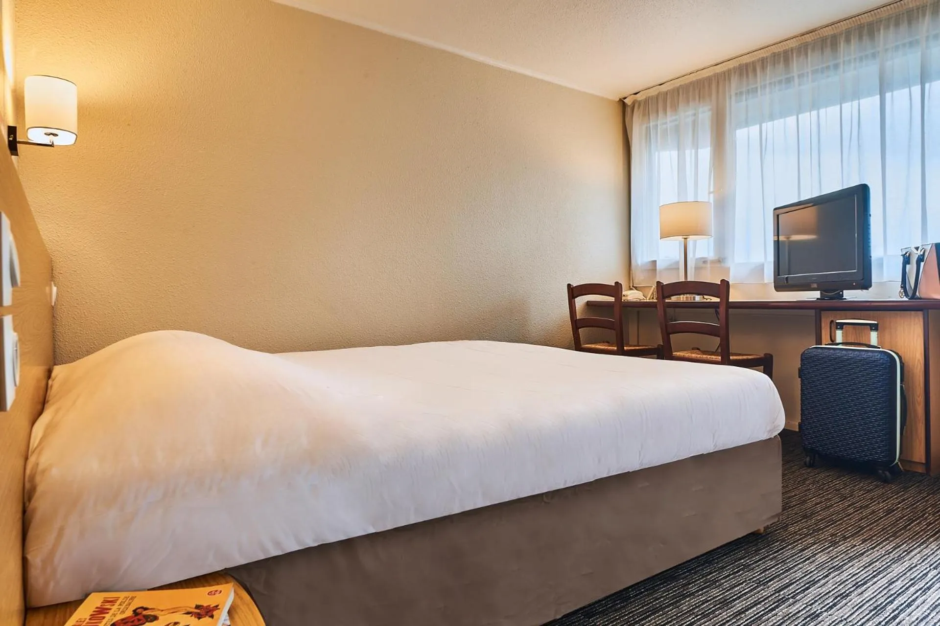 Photo of the whole room, Bed in Kyriad Direct Soissons