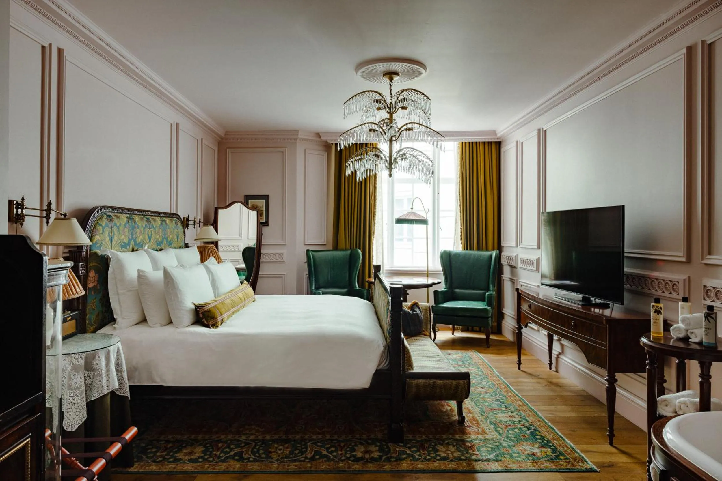 Bedroom, Bed in The Ned