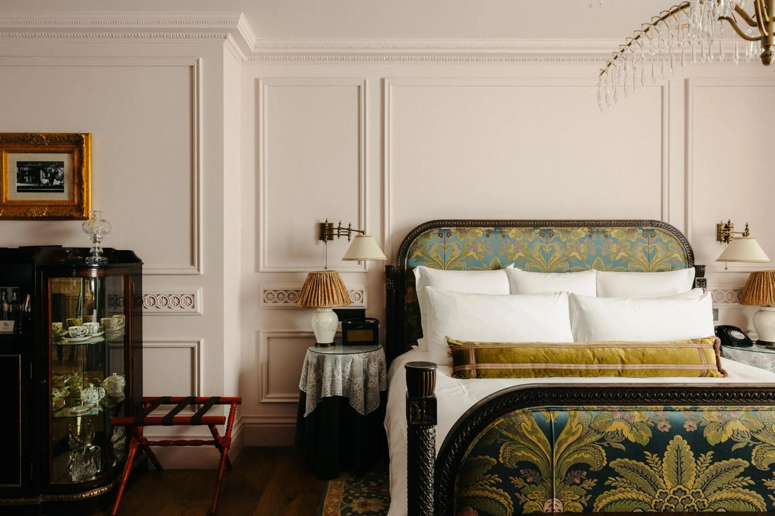 Bedroom, Bed in The Ned