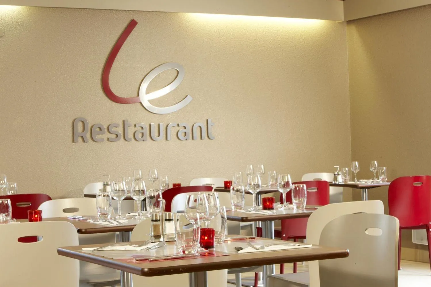 Restaurant/places to eat in Brit Hôtel Dinan - Taden