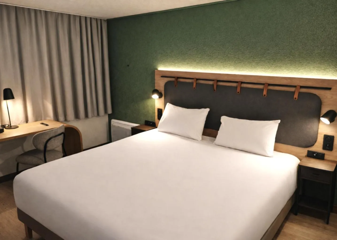 Bedroom, Bed in Campanile Lille Sud - Douai Cuincy