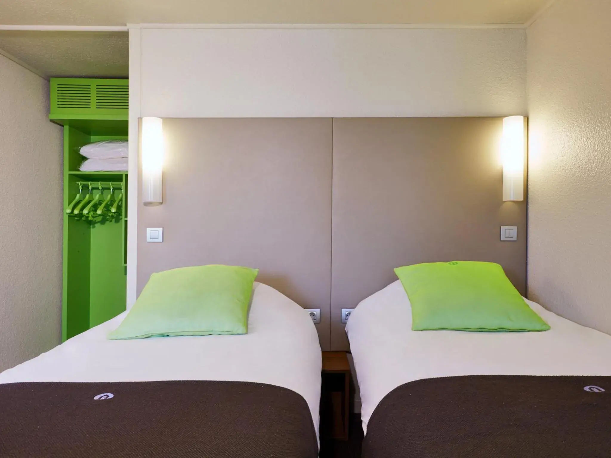 Twin Room new generation in Hotel Campanile Besançon Nord Ecole Valentin Twin Room new generation in Hotel Campanile Besançon Nord Ecole Valentin