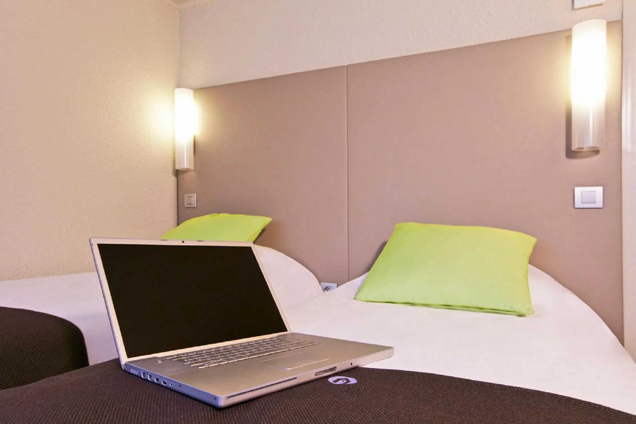 Bed in Hotel Campanile Besançon Nord Ecole Valentin