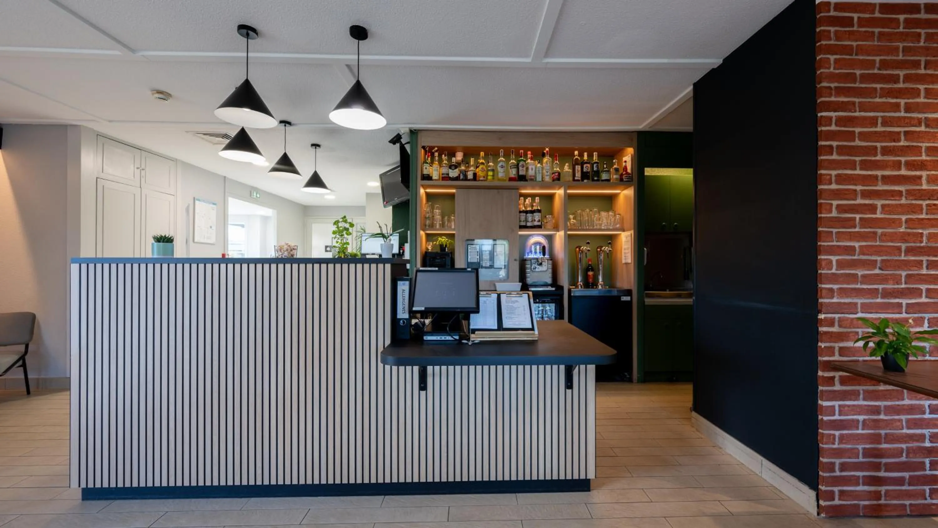 Lobby or reception in Campanile NATURE - Bordeaux Sud Pessac