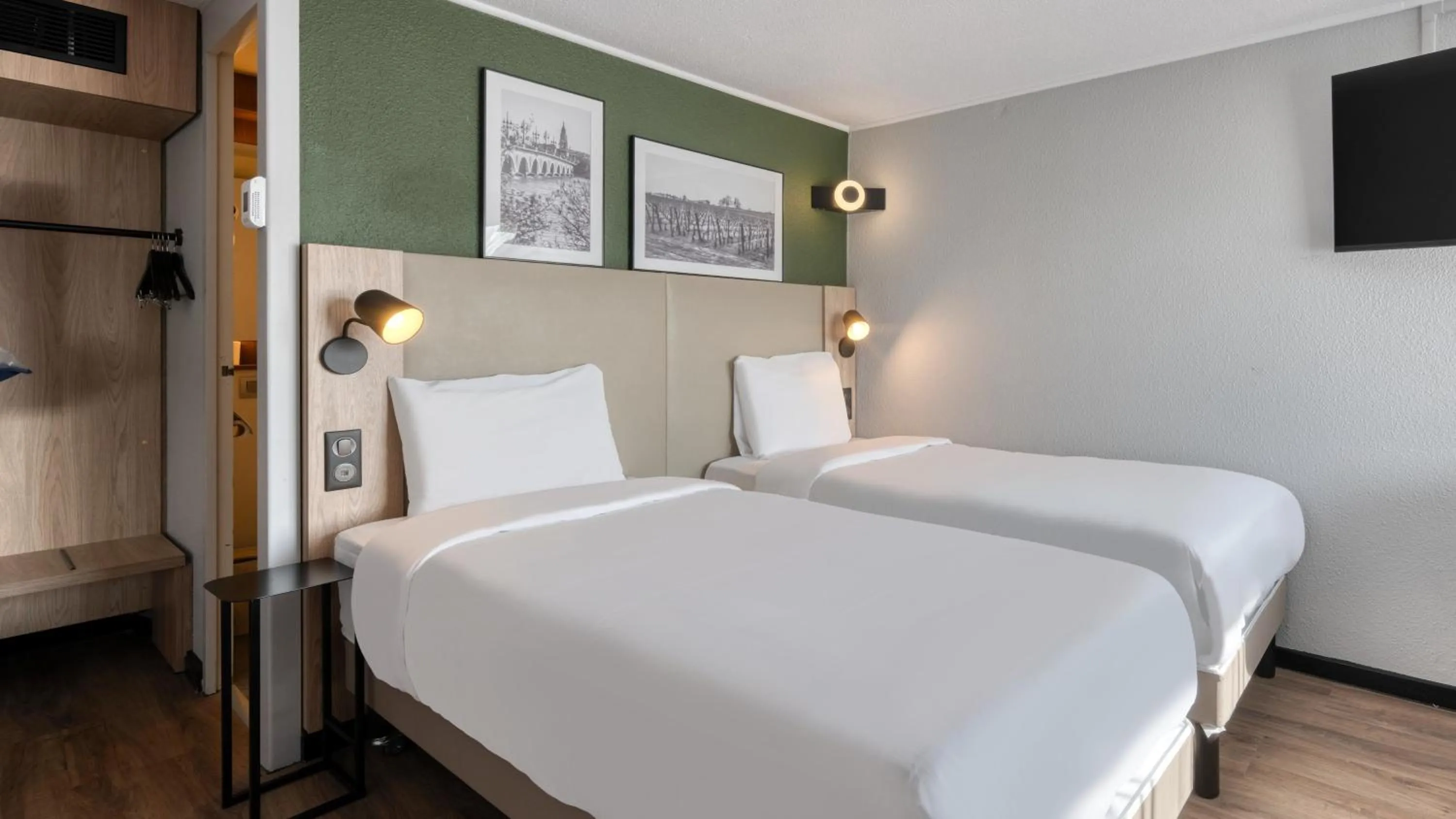 Bedroom, Bed in Campanile NATURE - Bordeaux Sud Pessac