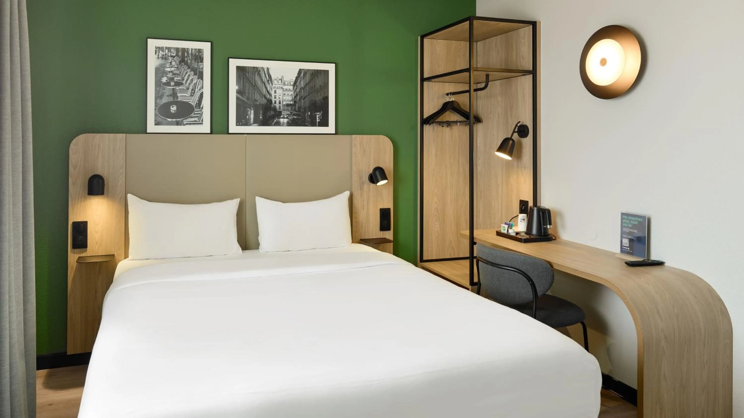 Bedroom, Bed in Campanile Paris Est - Pantin