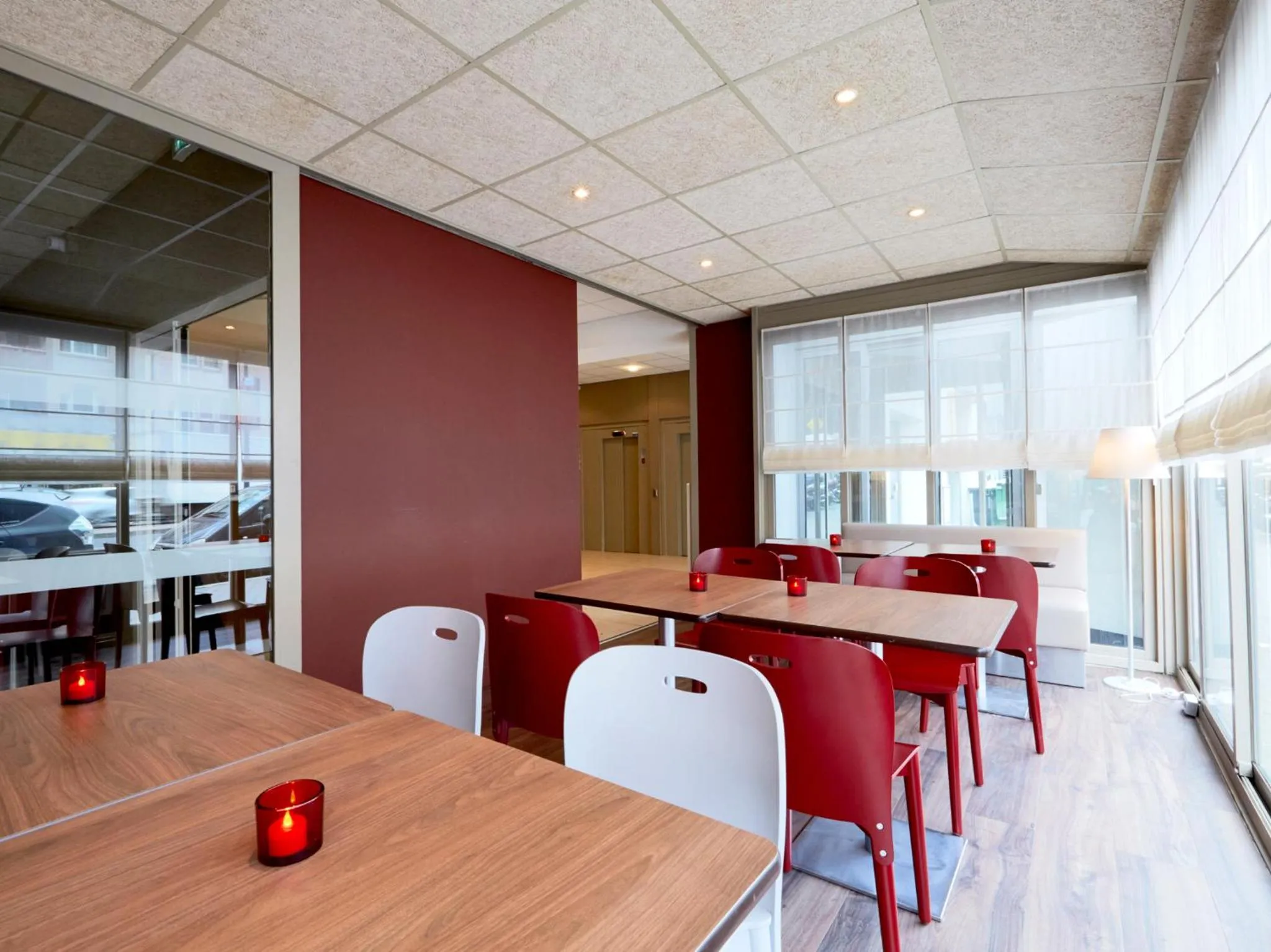Dining area in Campanile Paris Est - Pantin
