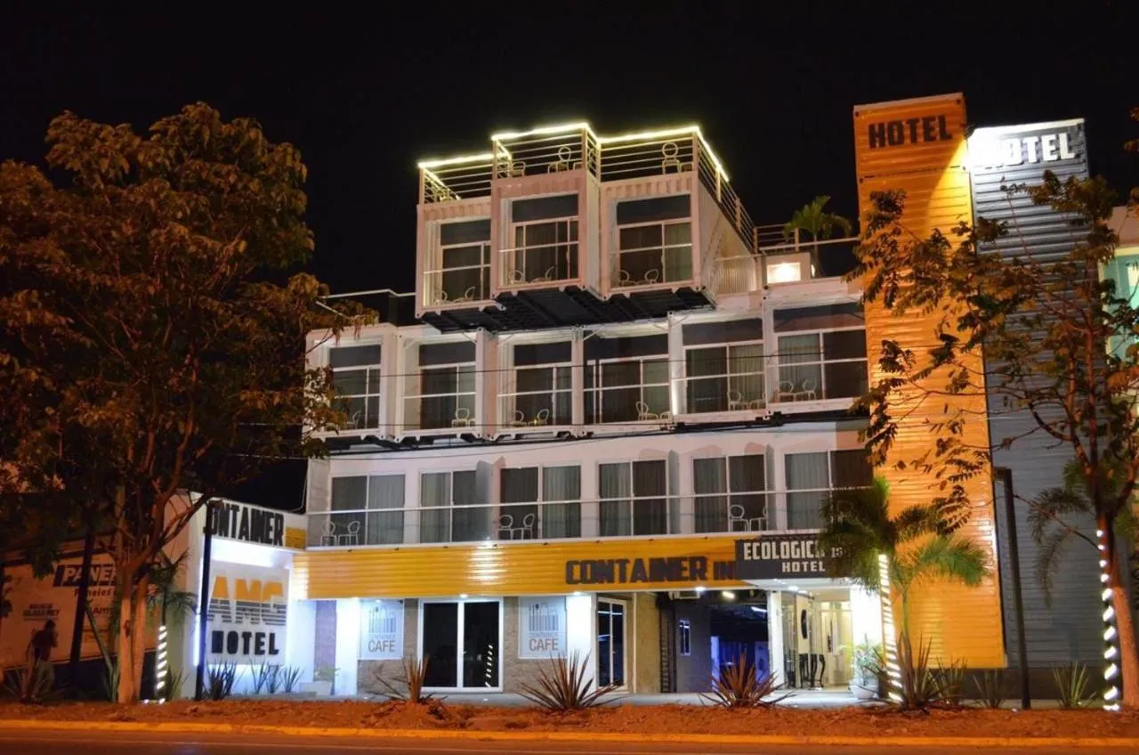 Property building in Container Inn Hotel Aeropuerto