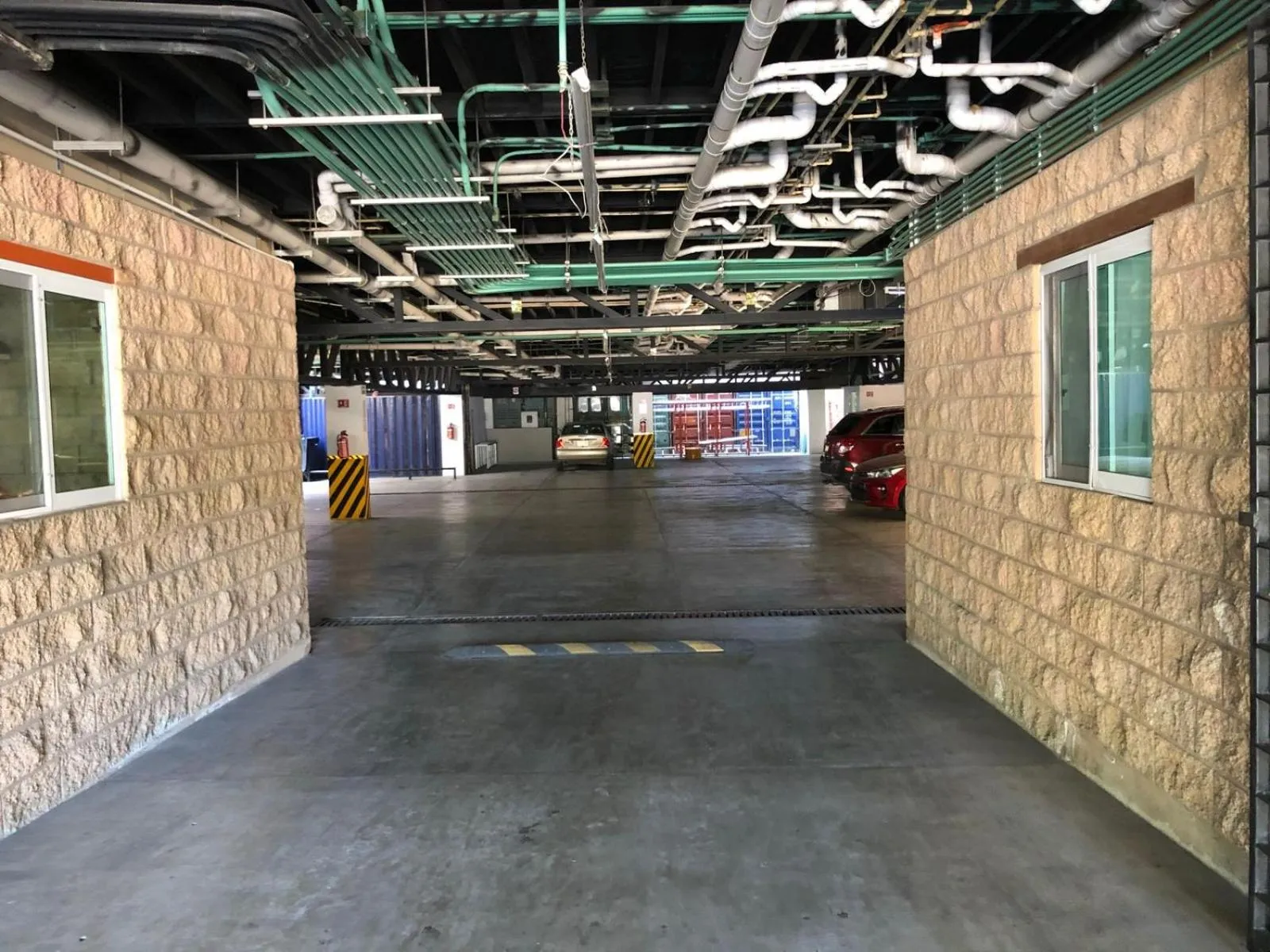 Property building in Container Inn Hotel Aeropuerto