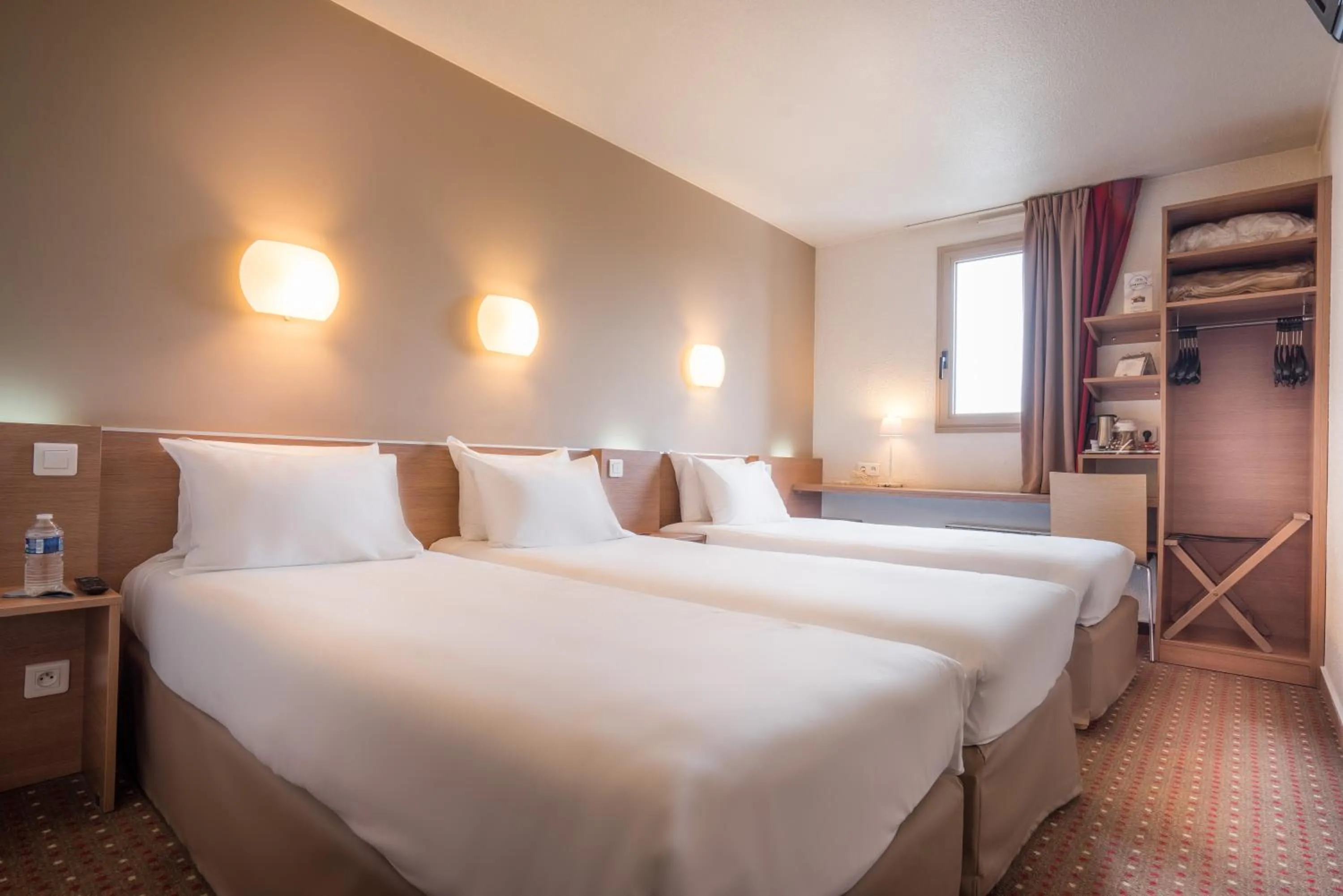 Bedroom, Bed in Kyriad Le Bourget Centre- Parc Des Expositions