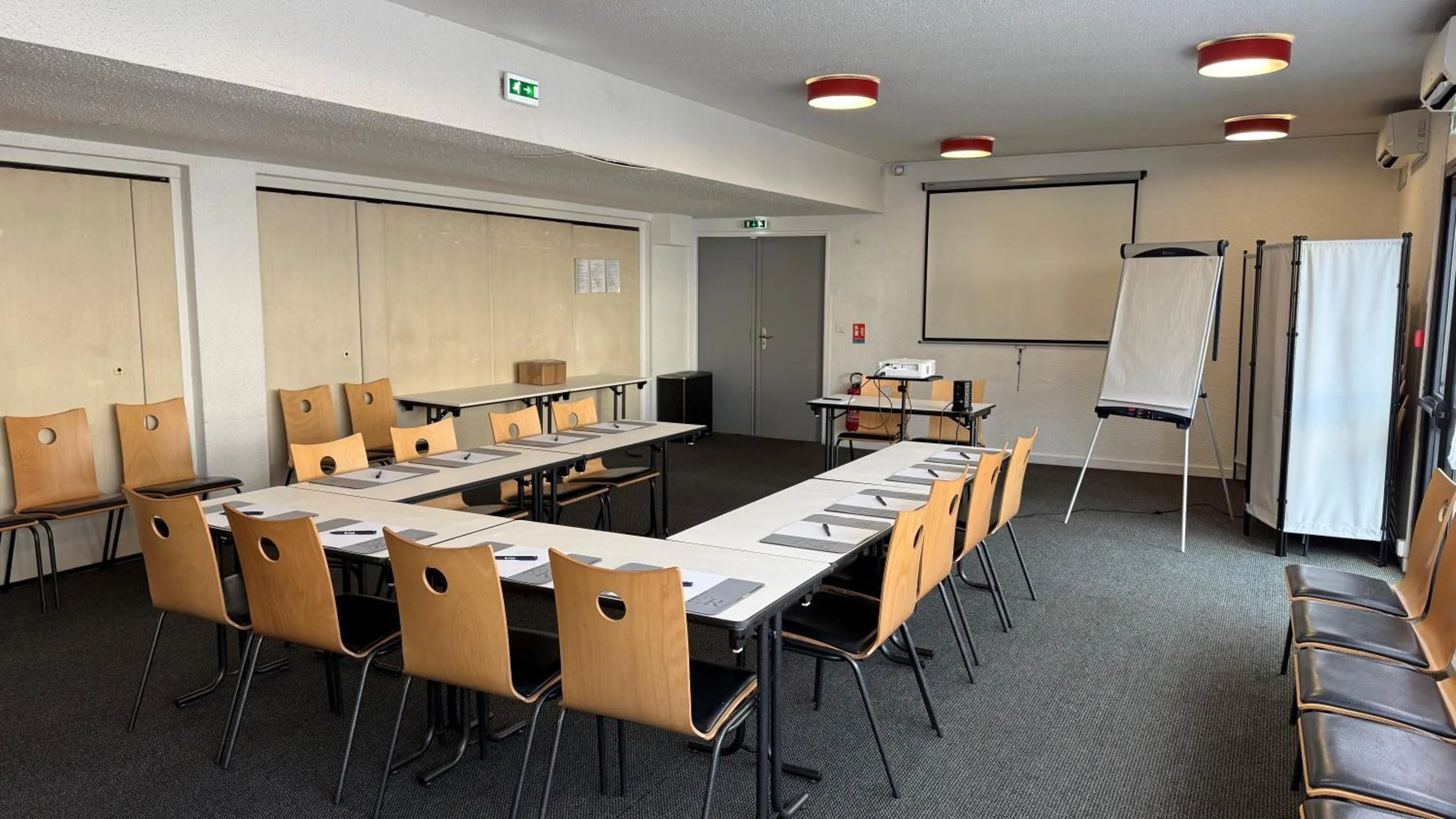Seating area in Kyriad Le Bourget Centre- Parc Des Expositions