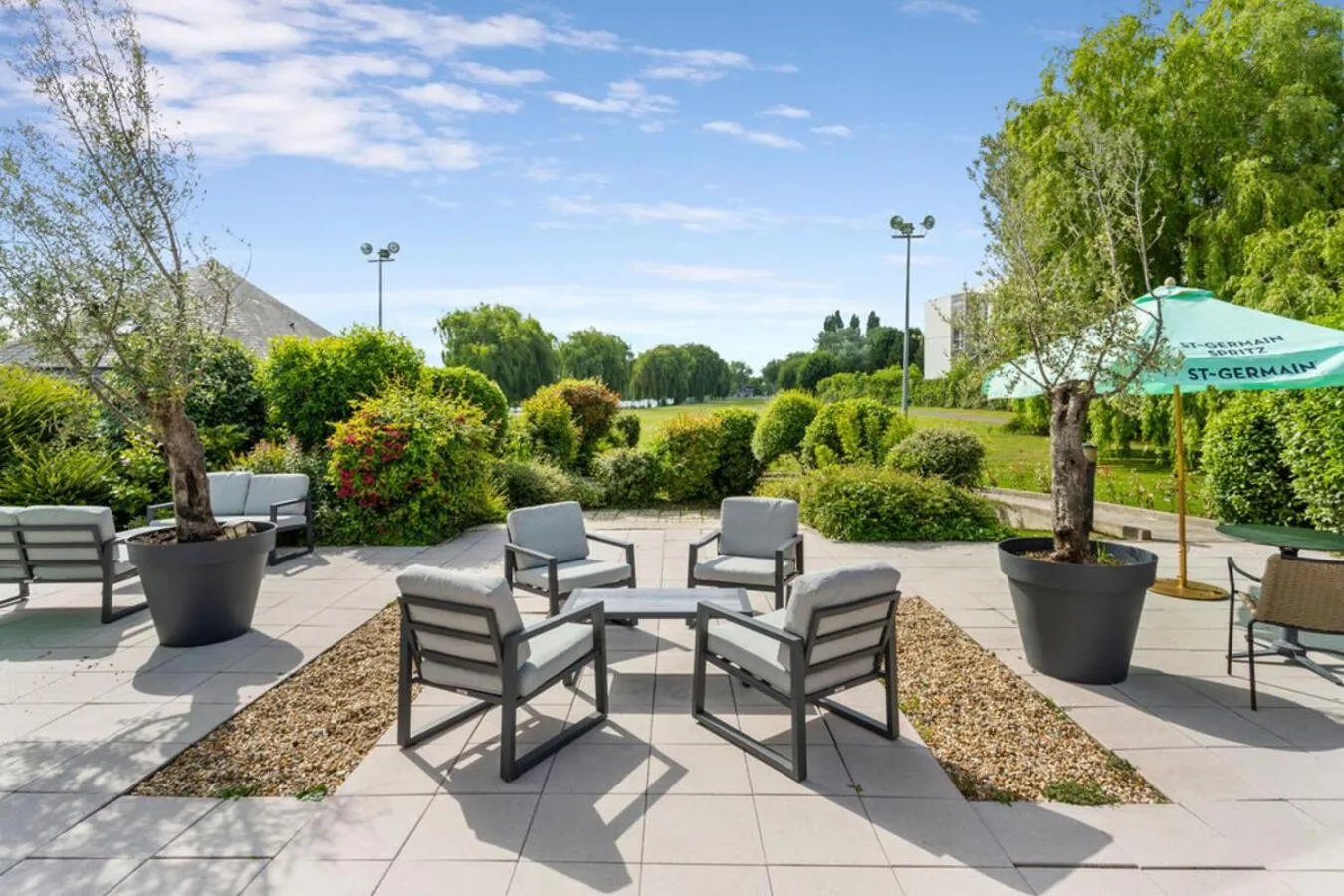 Patio in Kyriad Deauville - St Arnoult
