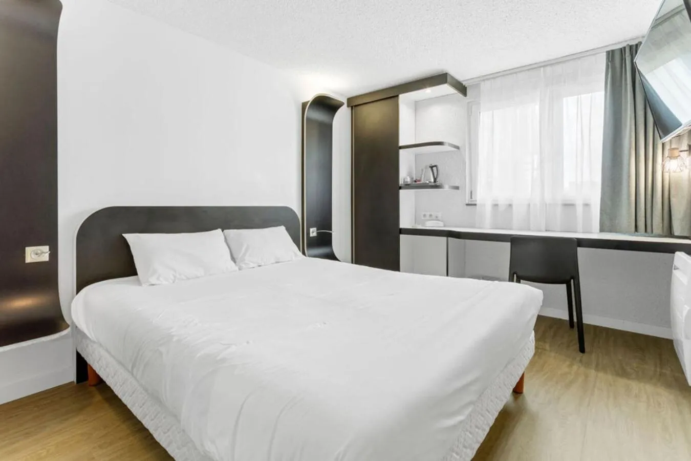 Bed in Kyriad Deauville - St Arnoult