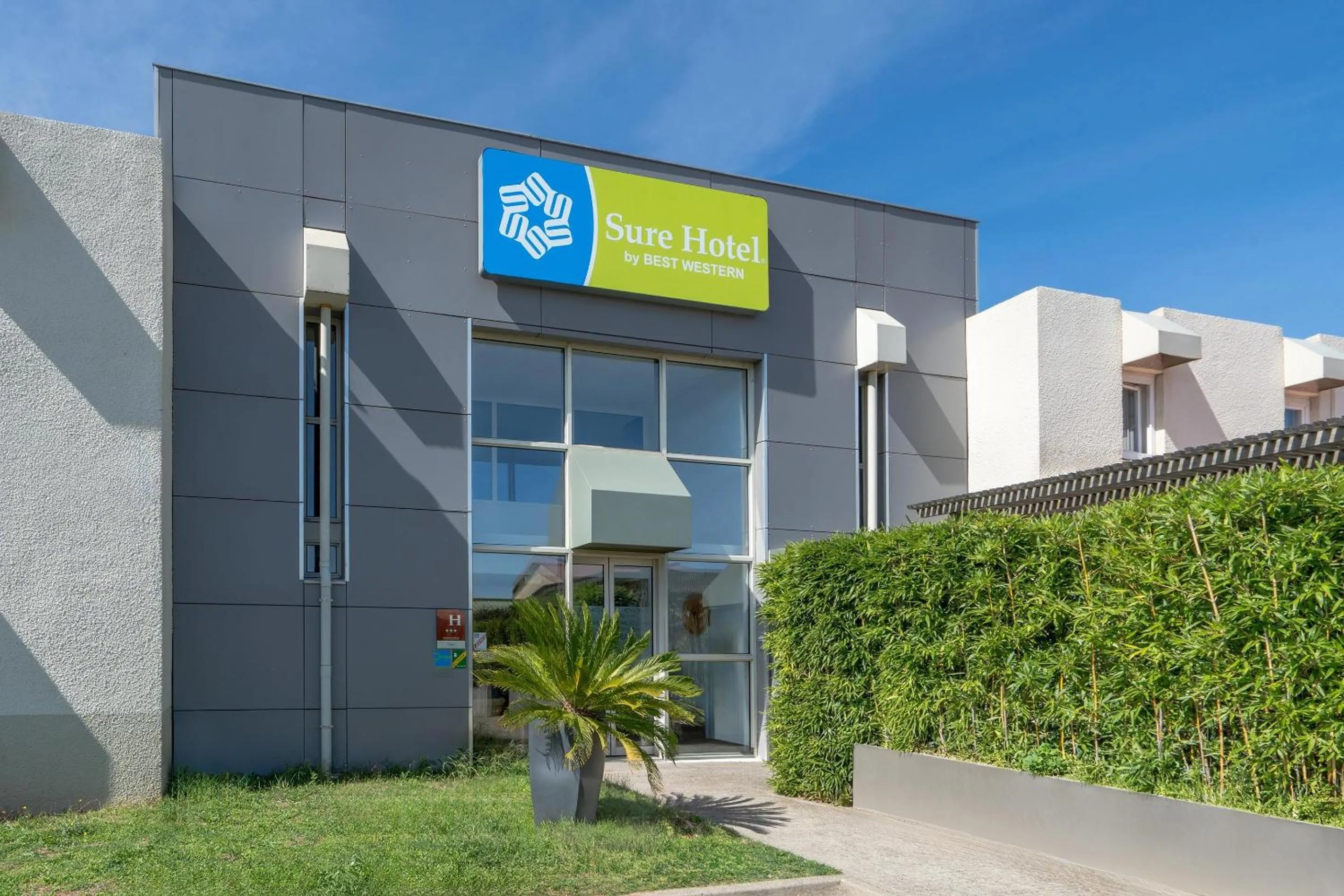 Property building in Sure Hotel by Best Western Valence Nord-Restaurant