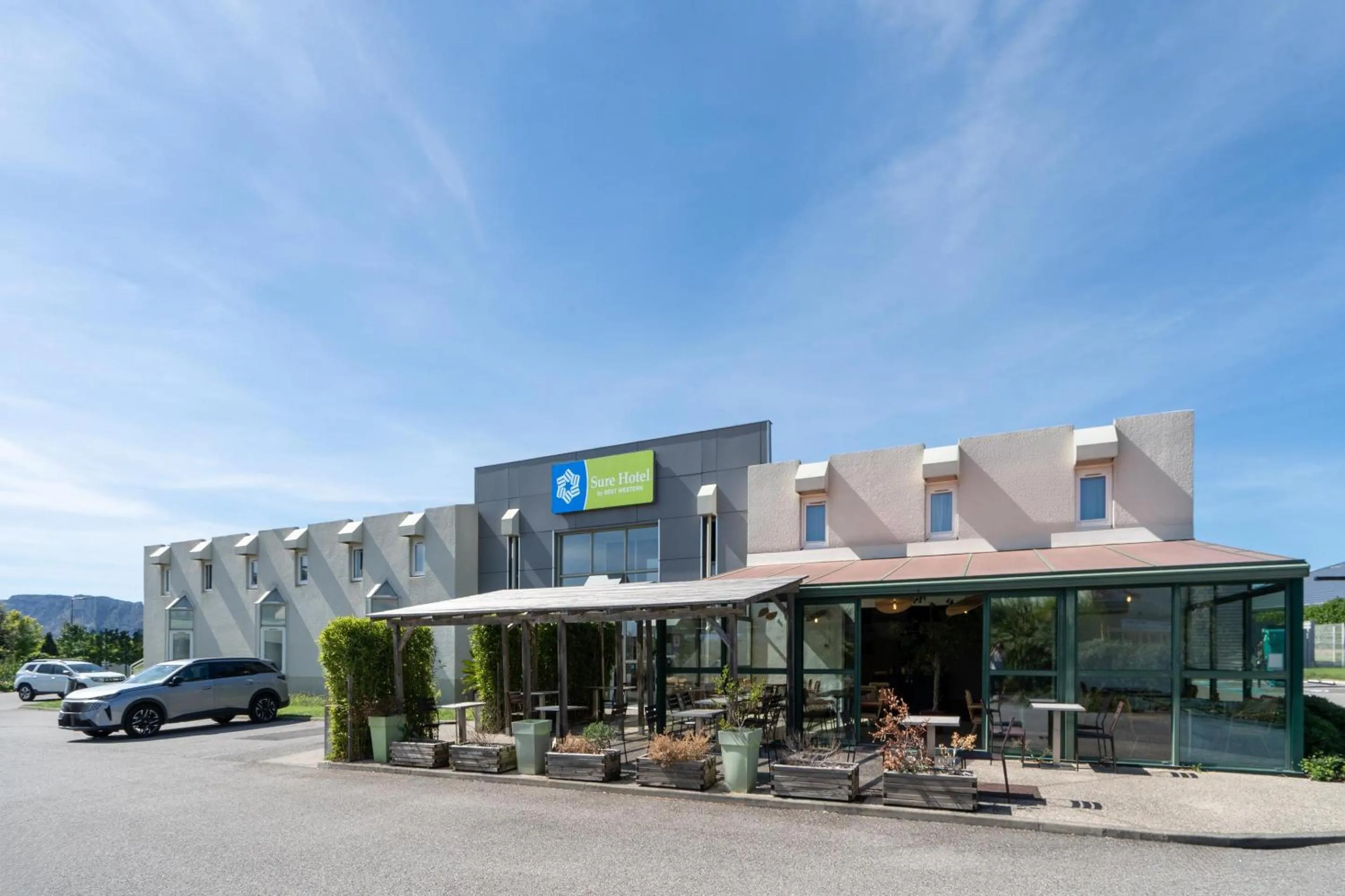 Property building in Sure Hotel by Best Western Valence Nord-Restaurant