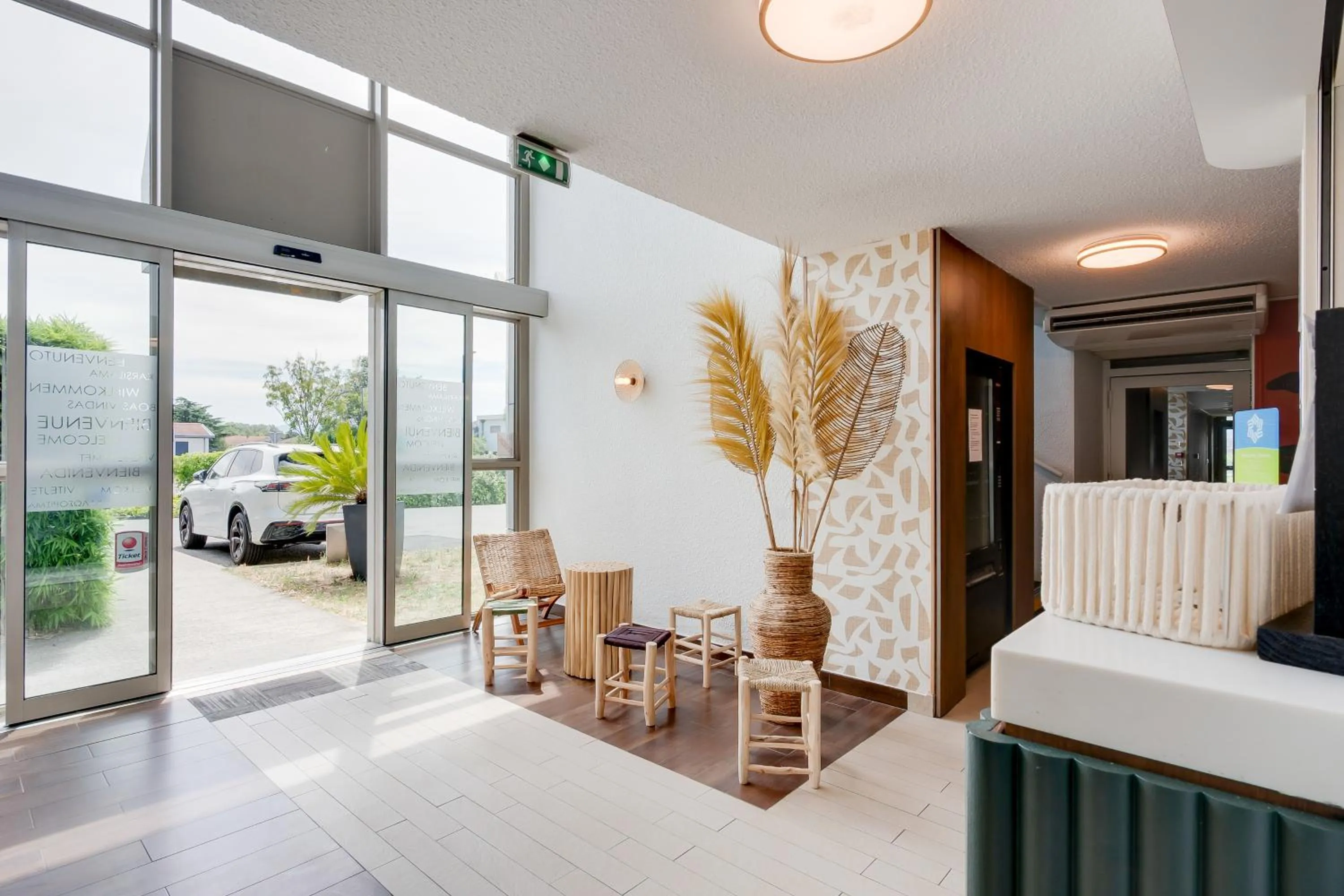 Lobby or reception in Sure Hotel by Best Western Valence Nord