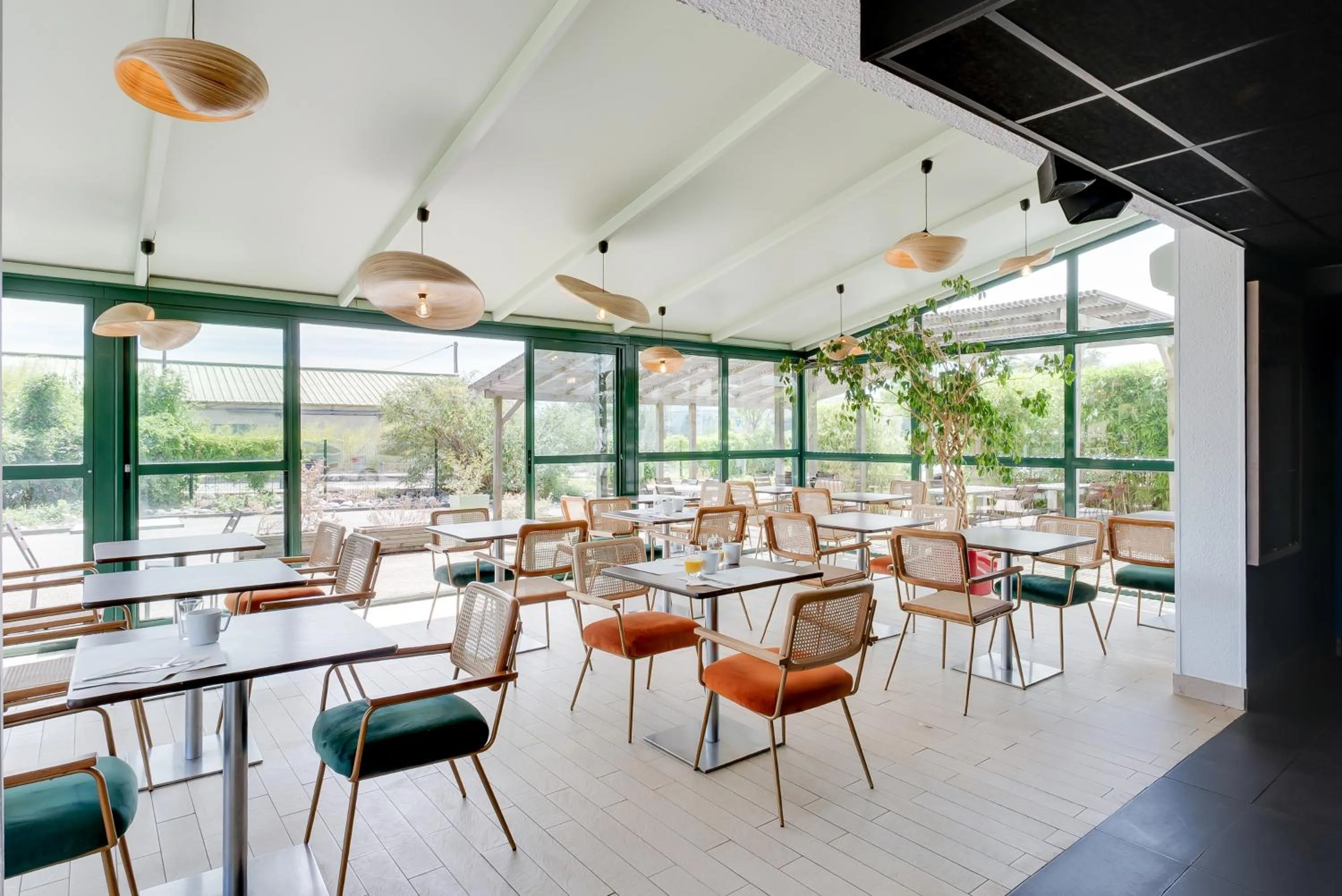 Restaurant/places to eat in Sure Hotel by Best Western Valence Nord