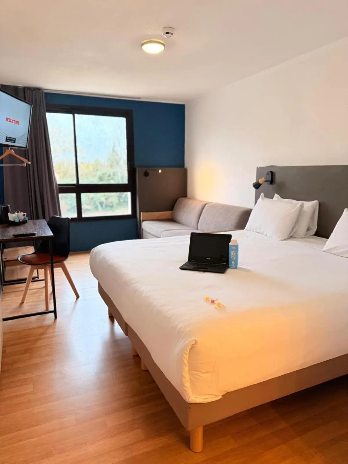 Triple Room (1 Double Bed + 1 Single Bed) - single occupancy in Kyriad Blois Sud - Vineuil Triple Room (1 Double Bed + 1 Single Bed) - single occupancy in Kyriad Blois Sud - Vineuil