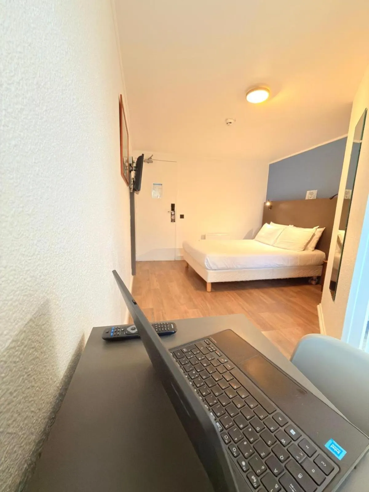 Bedroom, Bed in Kyriad Blois Sud - Vineuil