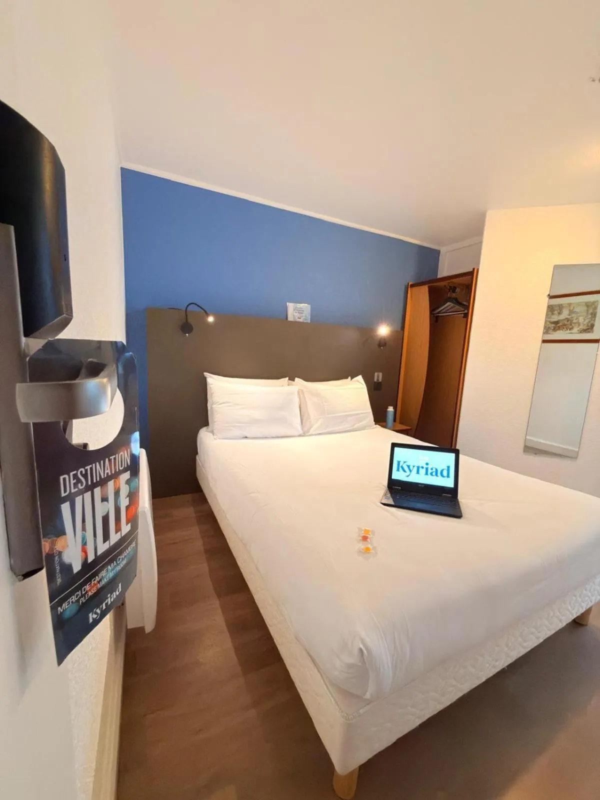 Bedroom, Bed in Kyriad Blois Sud - Vineuil