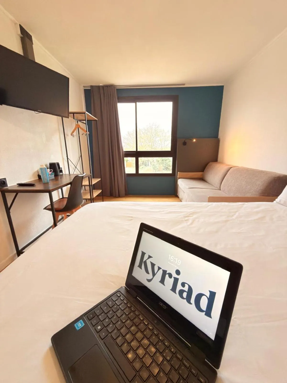 Bedroom, Bed in Kyriad Blois Sud - Vineuil