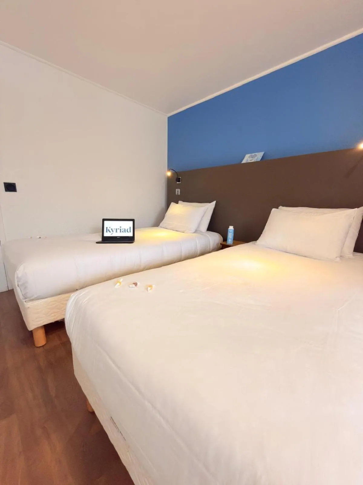 Bedroom, Bed in Kyriad Blois Sud - Vineuil